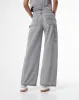 Pantalón relaxed fit tiro alto denim gris sold by Gef