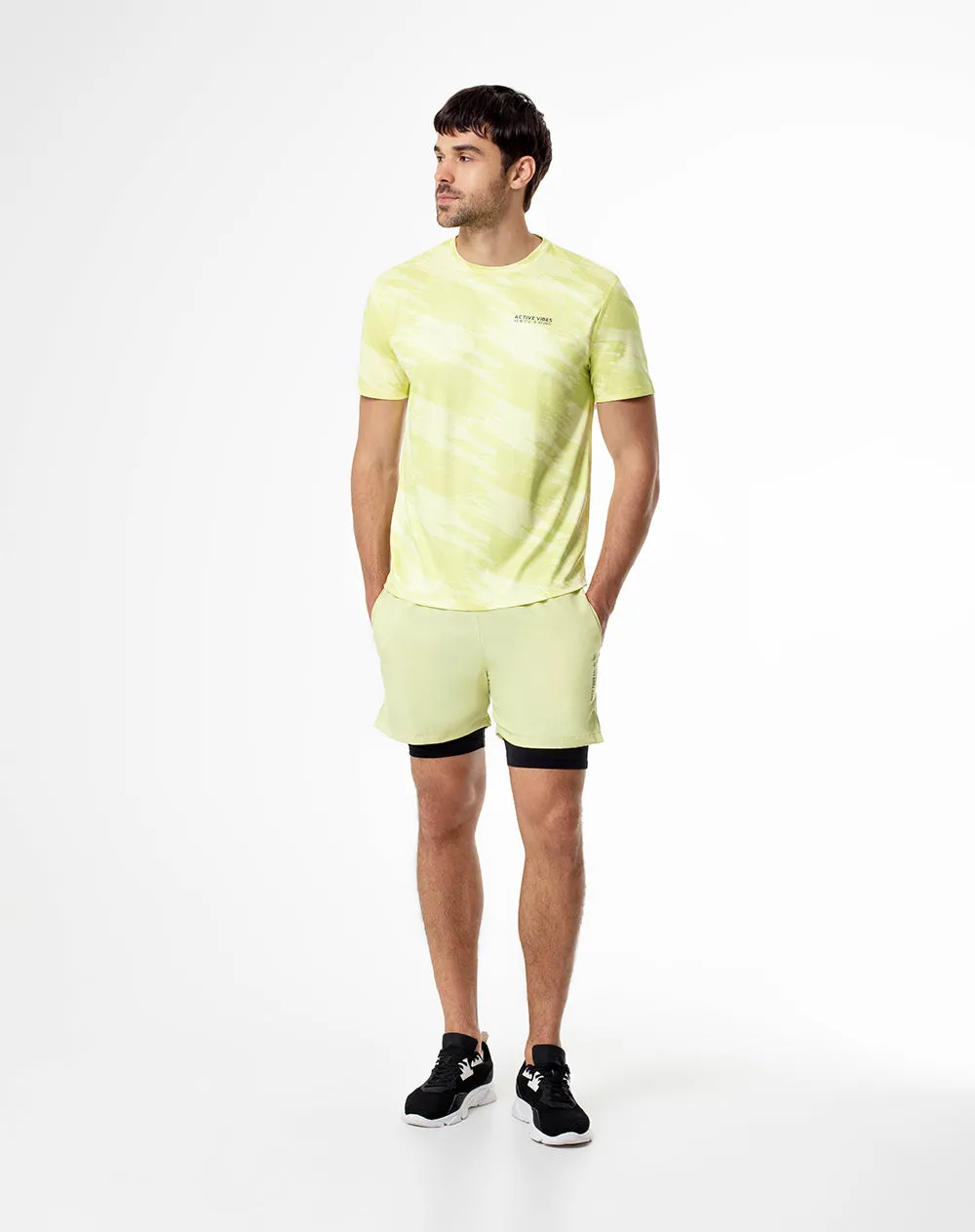 Camiseta slim fit manga corta verde estampada sold by Gef