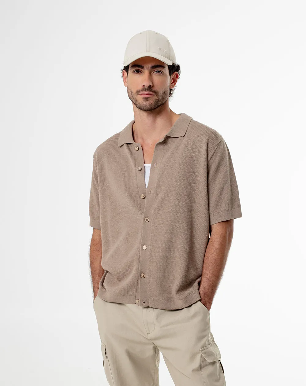 Camisa regular fit manga corta habana sold by Gef