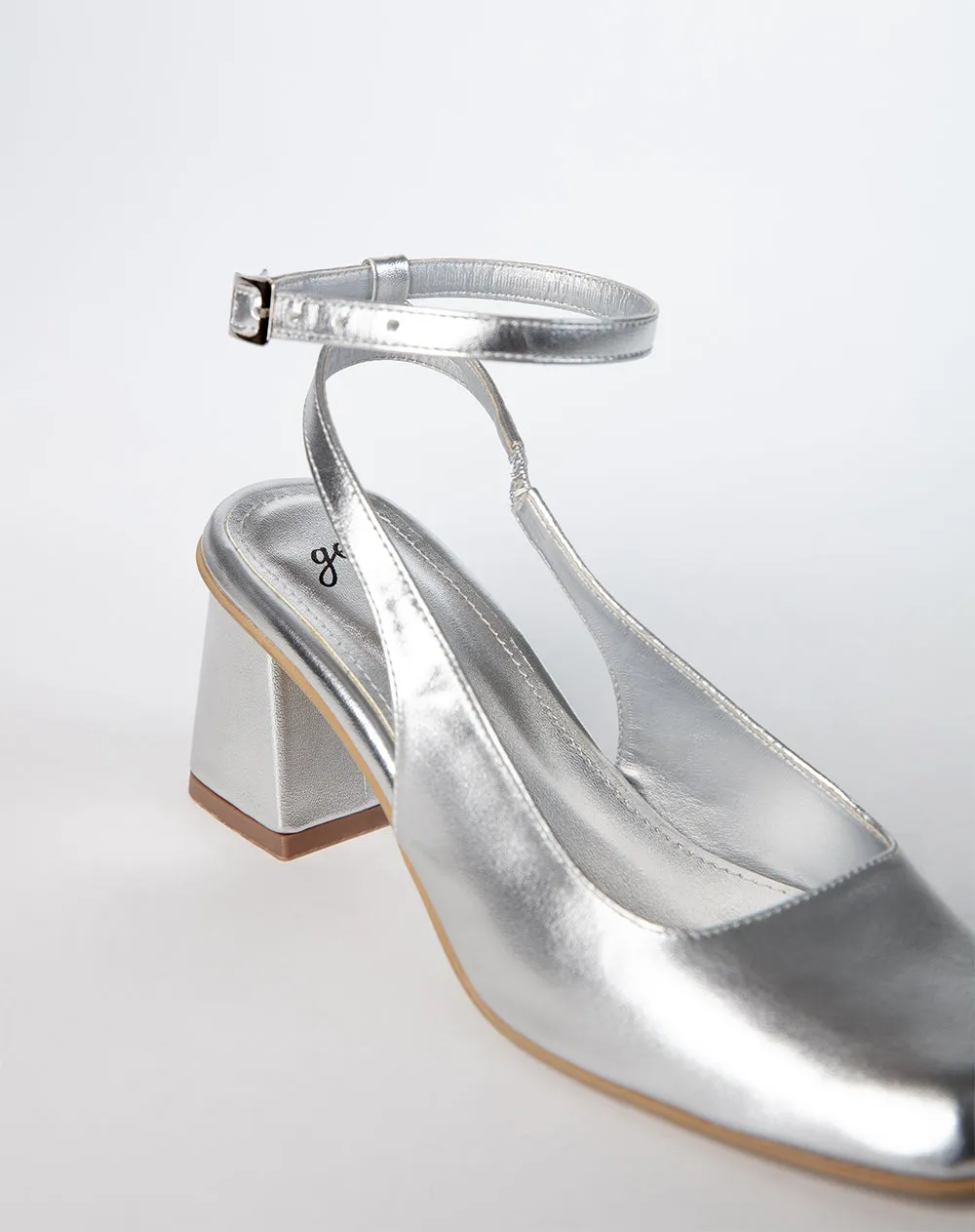 Zapatos tacon plateado sold by Gef product image thumbnail 3