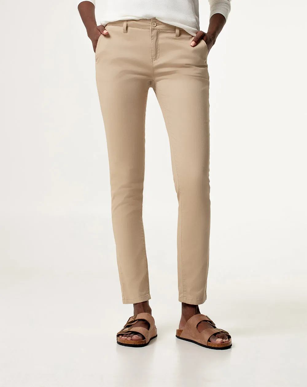 Pantalón skinny fit tiro medio en drill habano sold by Gef product image thumbnail 3