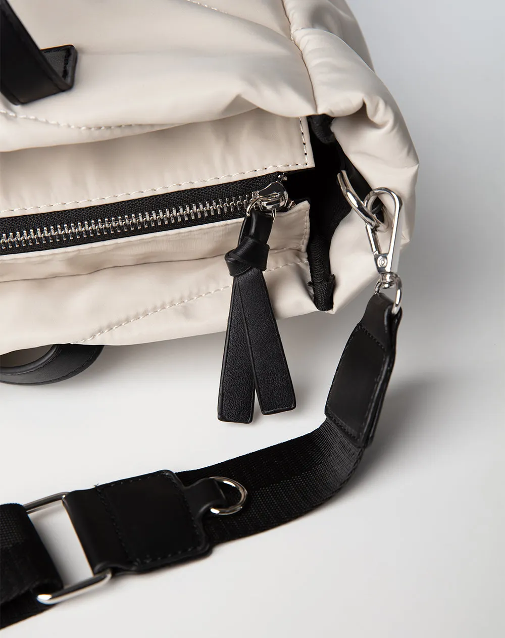 Bolso beige sold by Gef product image thumbnail 4