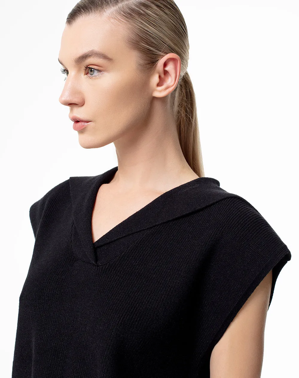 Chaleco oversize tejido negro mujer sold by Gef product image thumbnail 3