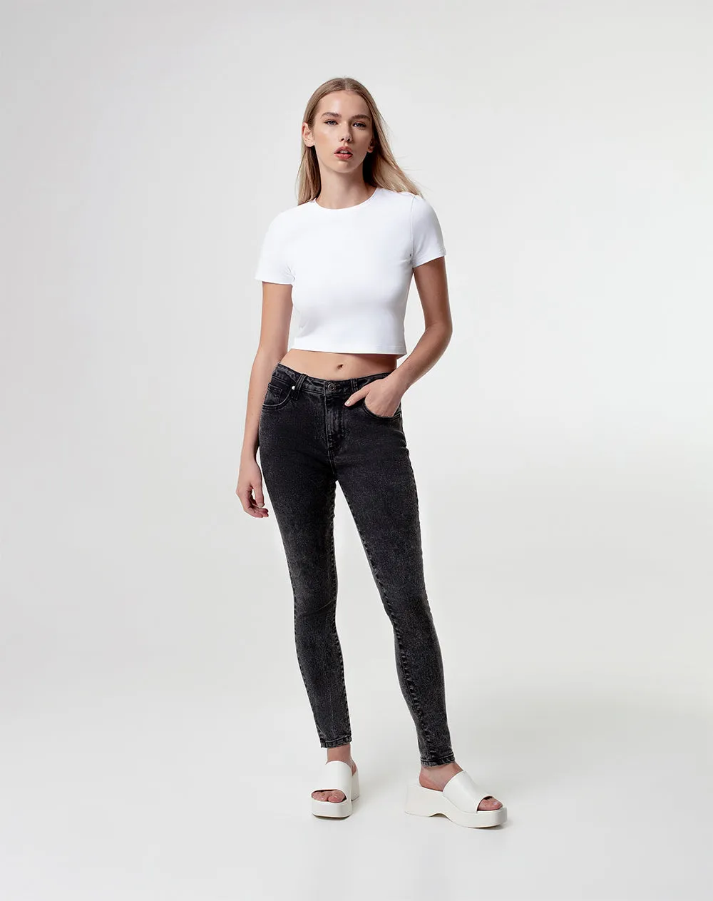 Jean skinny fit tiro medio denim negro sold by Gef