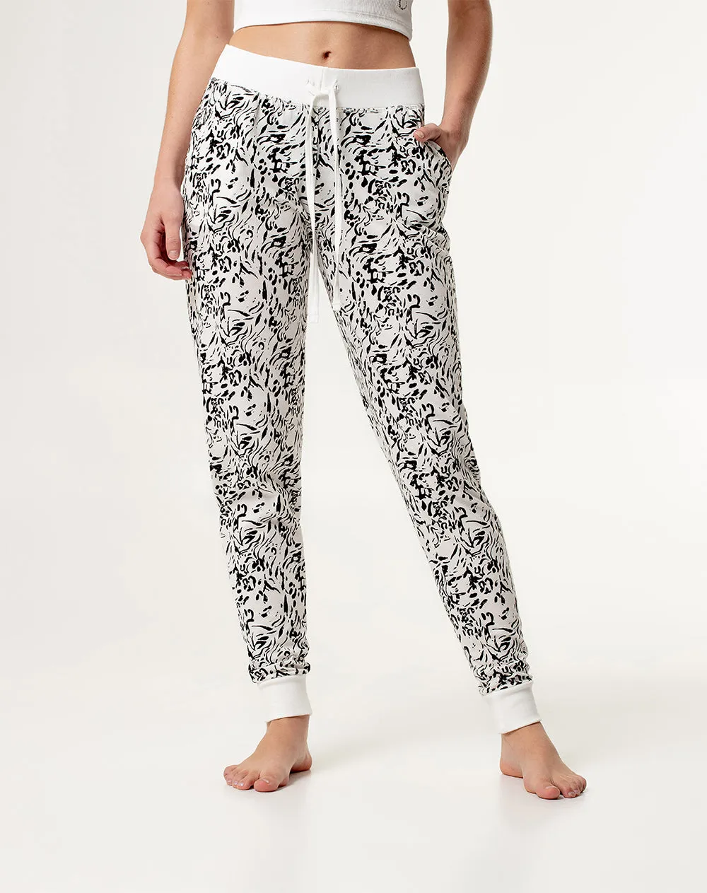 Pantalón slim fit tiro medio crudo estampado sold by Gef product image thumbnail 3