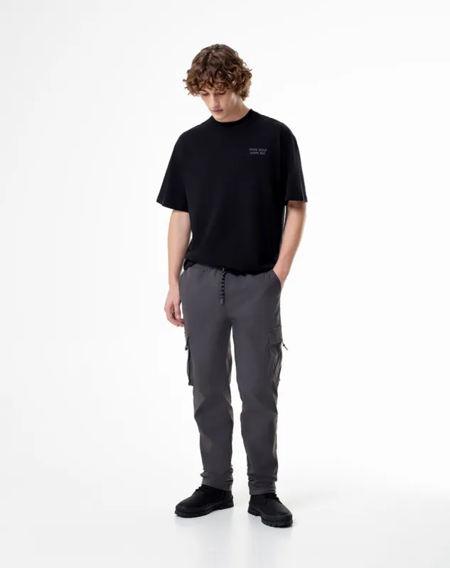 Cargo regular fit tiro medio gris sold by Gef