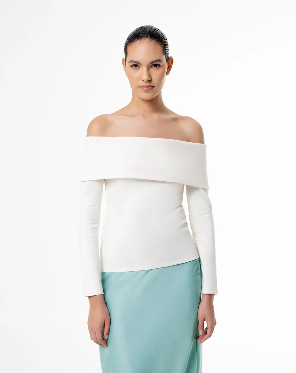 Camiseta fitted fit manga larga vainilla sold by Gef