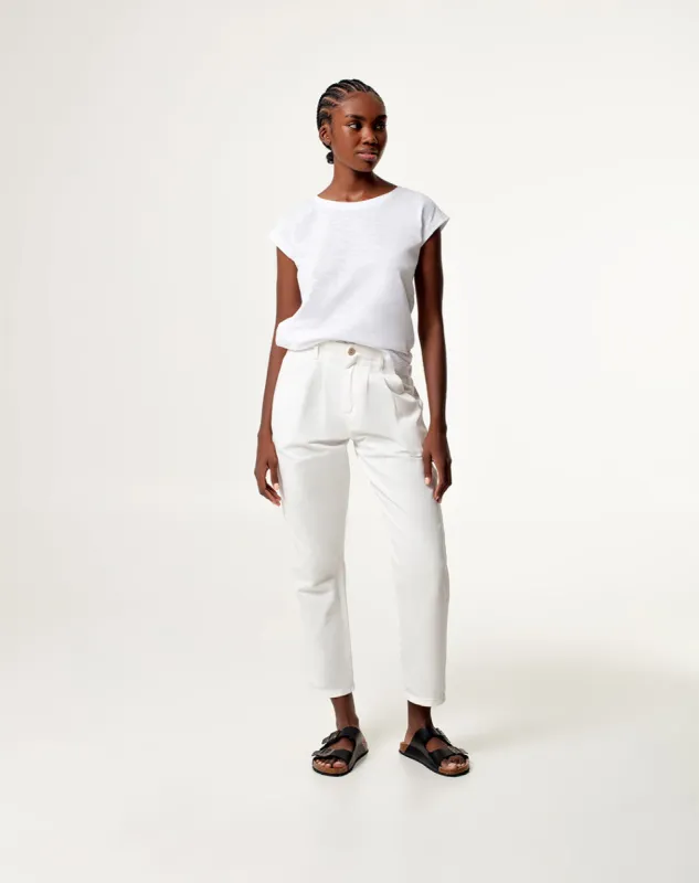 Pantalón regular fit tiro medio en drill blanco sold by Gef