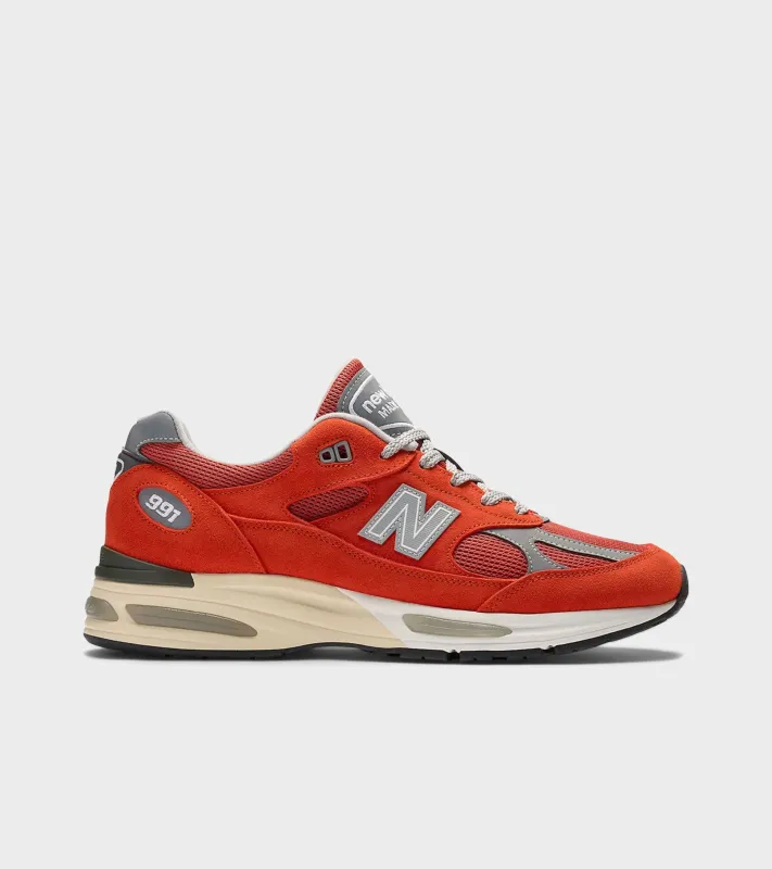 U991VO2 Grenadine/Fire Whirl made by New Balance
