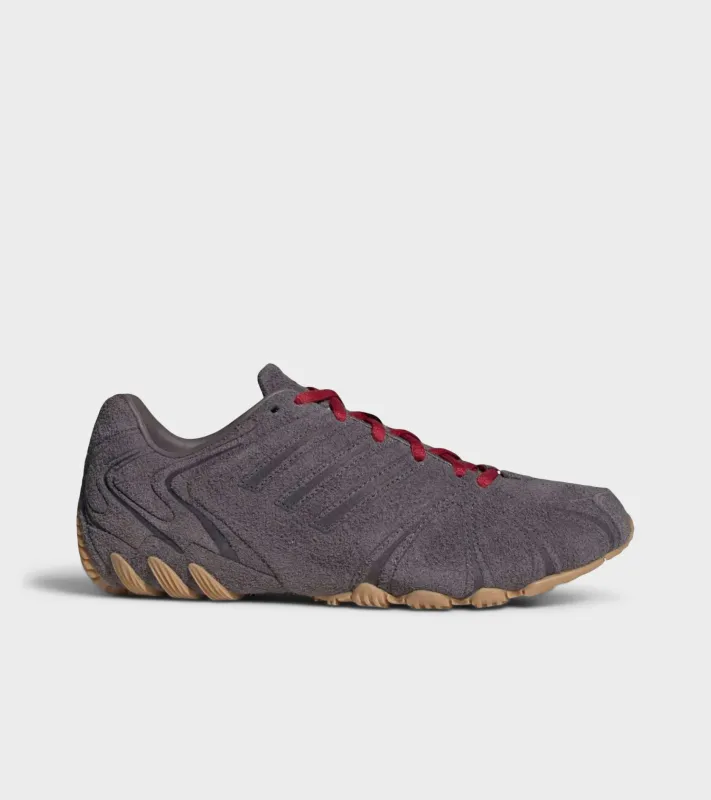 Ghost Sprint W Dark Grey/Victory Red made by Adidas