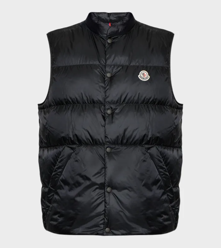 Tuquerouye Down Vest Black made by Moncler