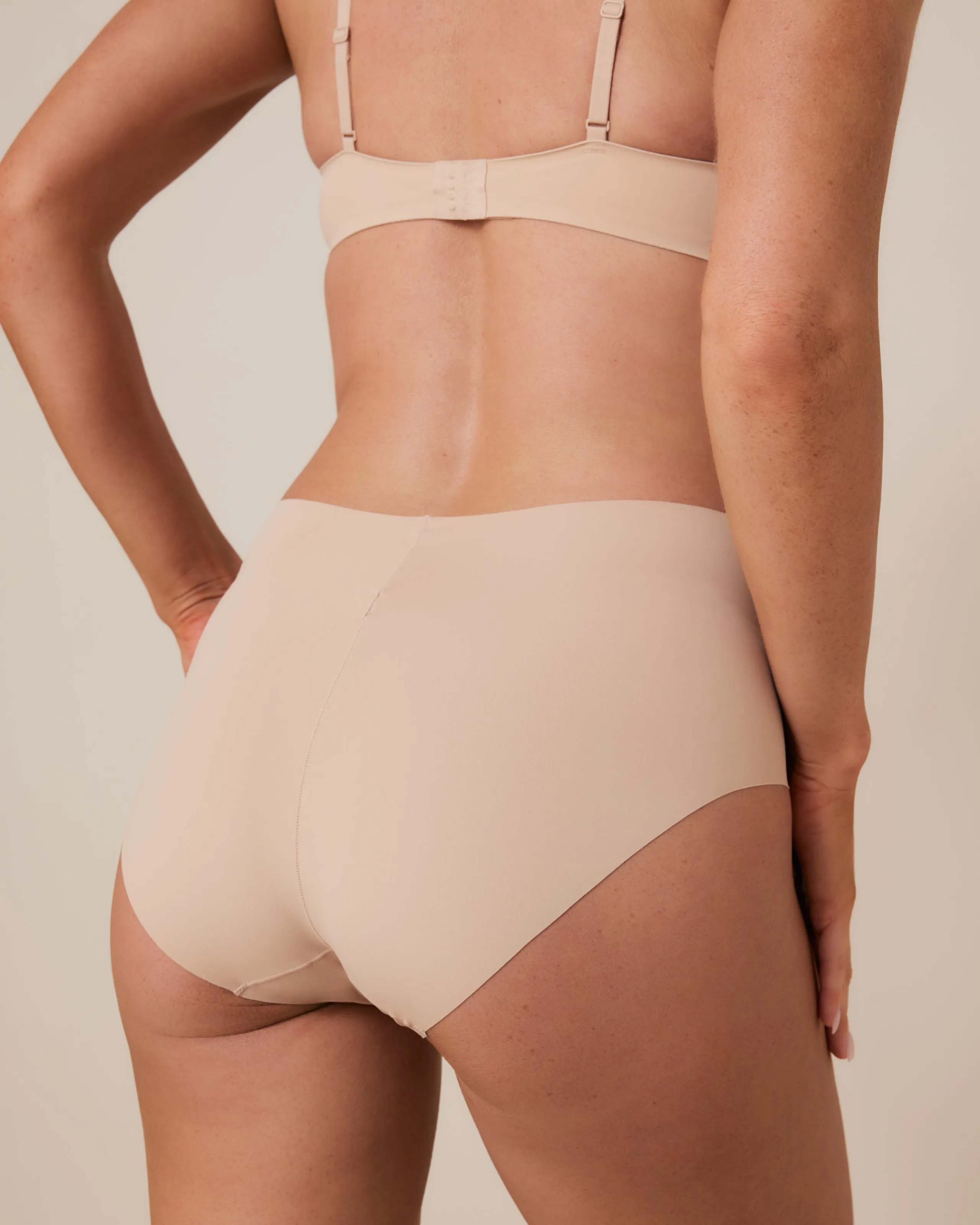 Invisibles Smooth High Waist sold by Léays product image thumbnail 3