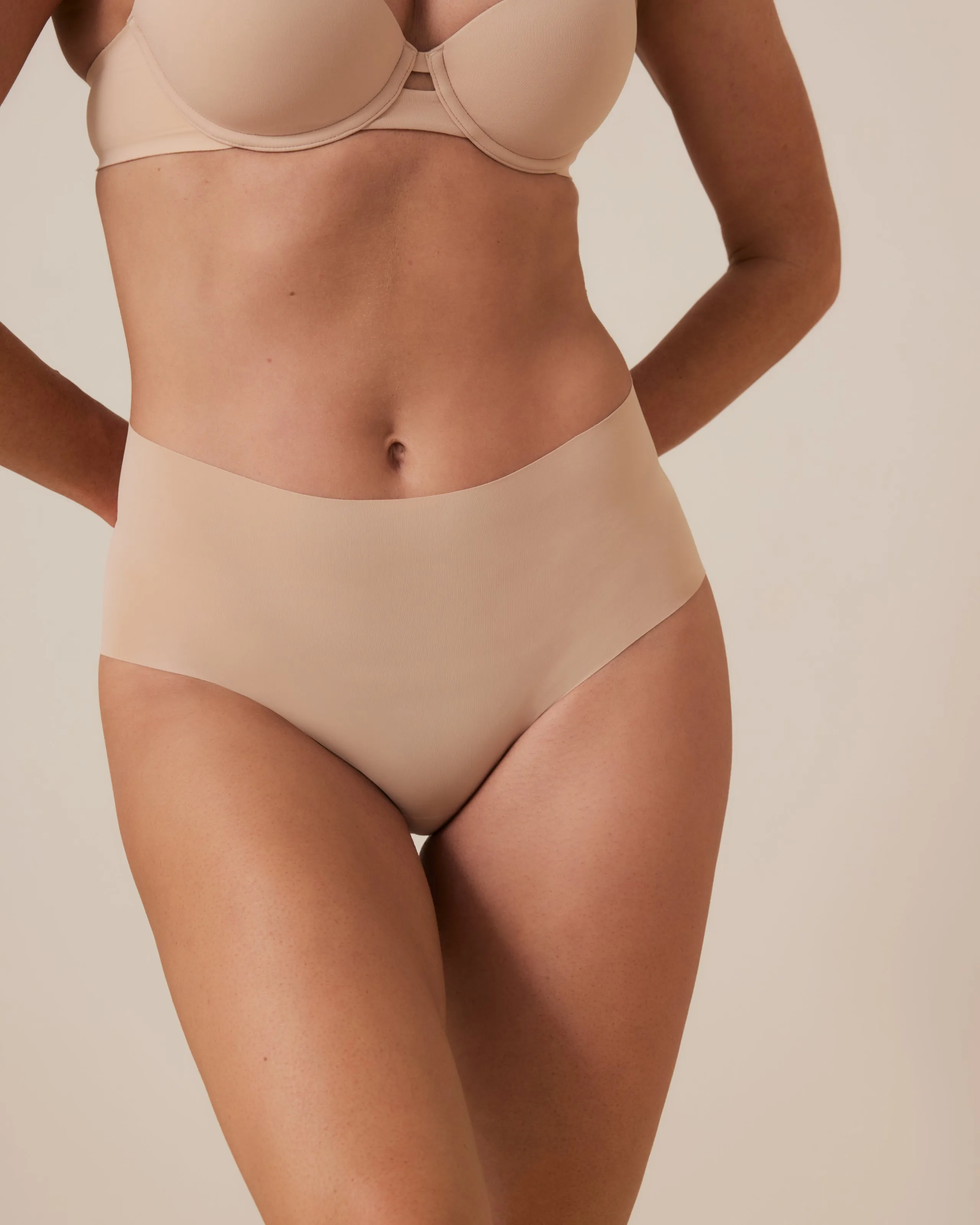 Invisibles Smooth High Waist sold by Léays