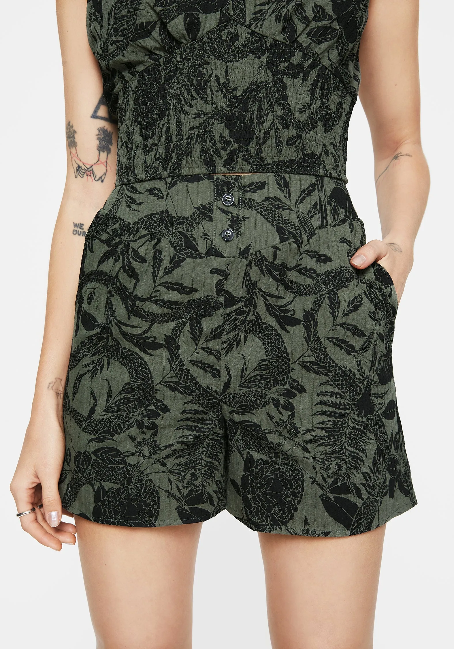 Bashe Cotton Wide Leg Shorts - Green sold by Disturbia product image thumbnail 2