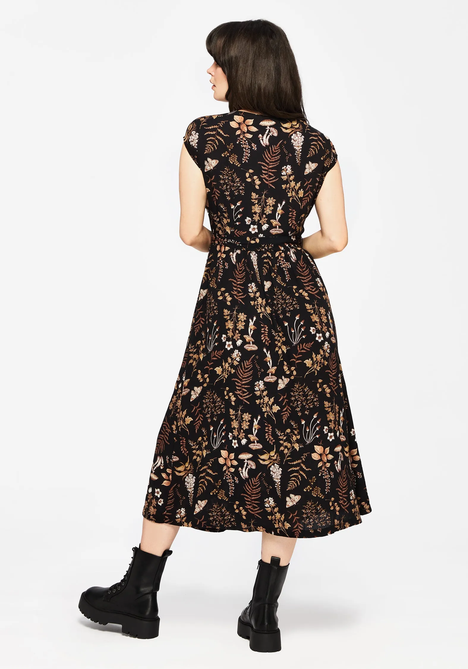 Luthien Crinkle Printed Button Up Midi Dress sold by Disturbia product image thumbnail 3