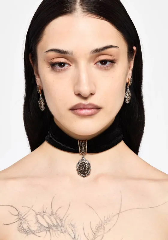Rosamoth Cameo Velvet Choker made by Disturbia