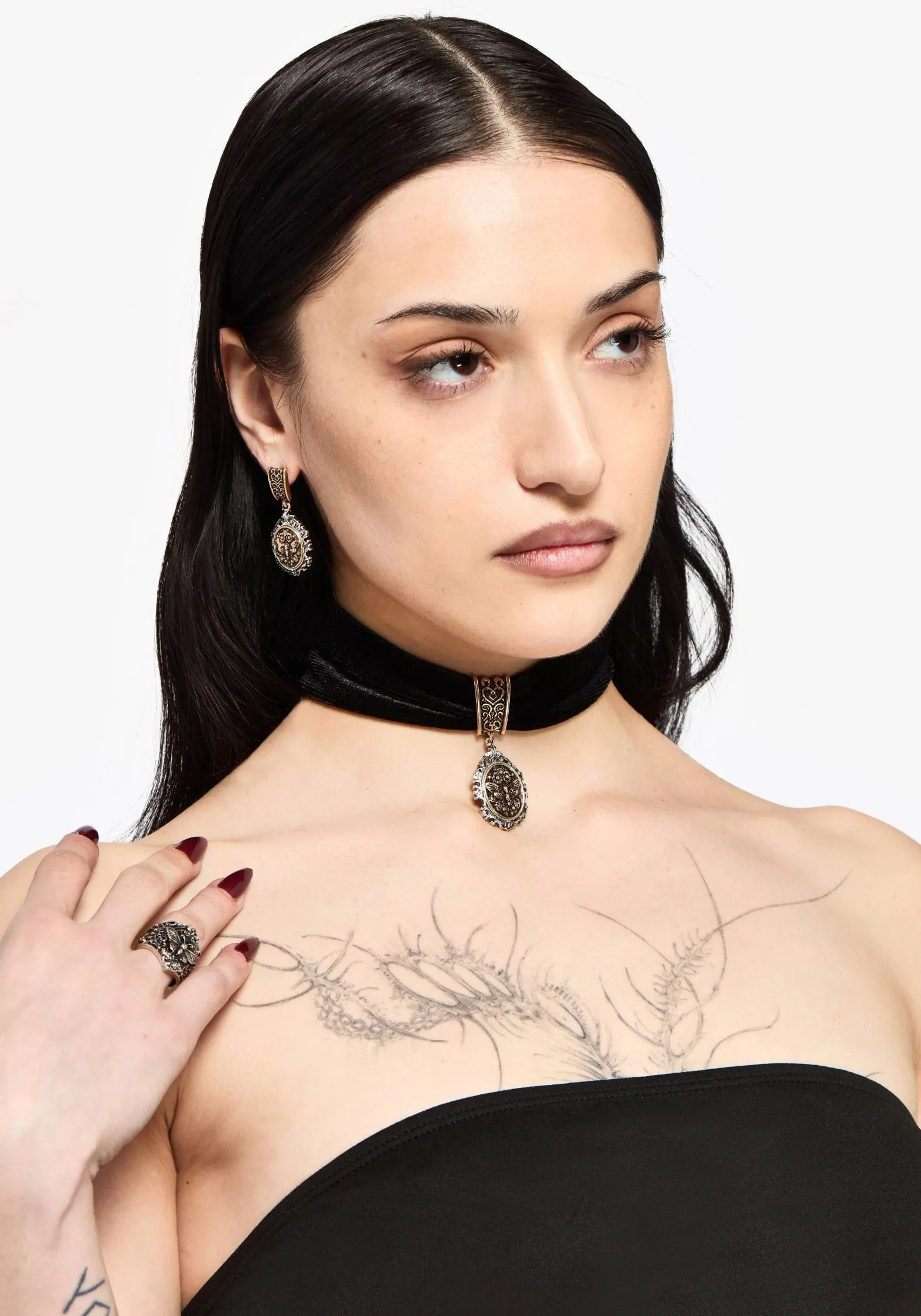 Rosamoth Cameo Velvet Choker sold by Disturbia product image thumbnail 3