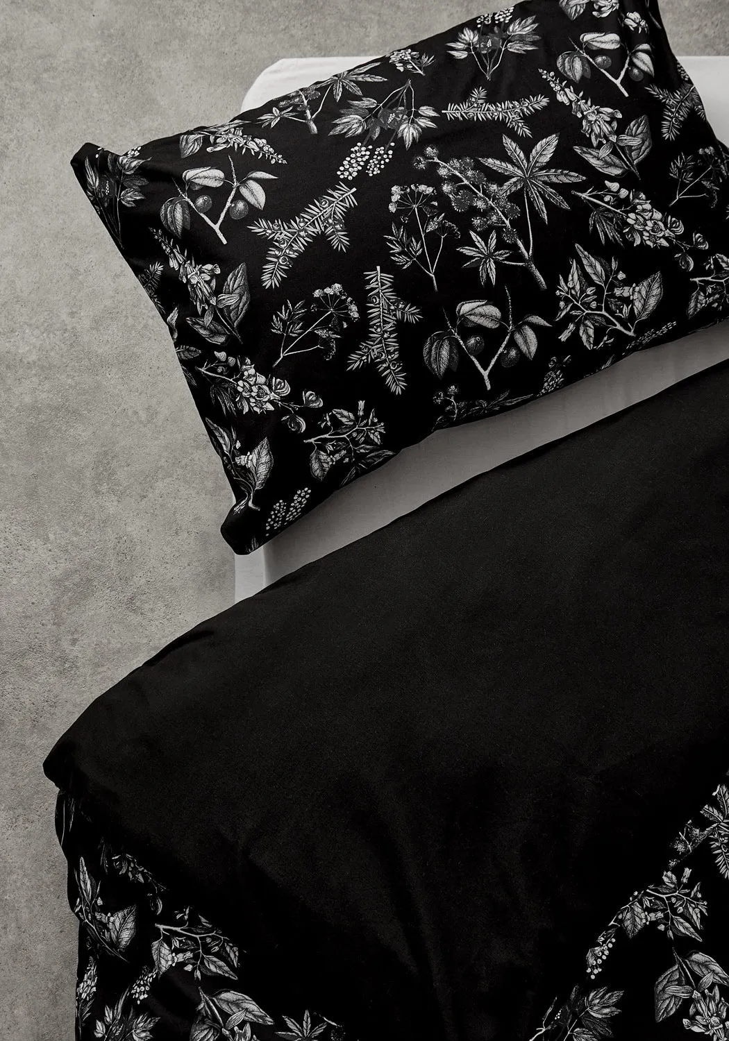 Poisonous Plants Bedding Set (King) sold by Disturbia product image thumbnail 4