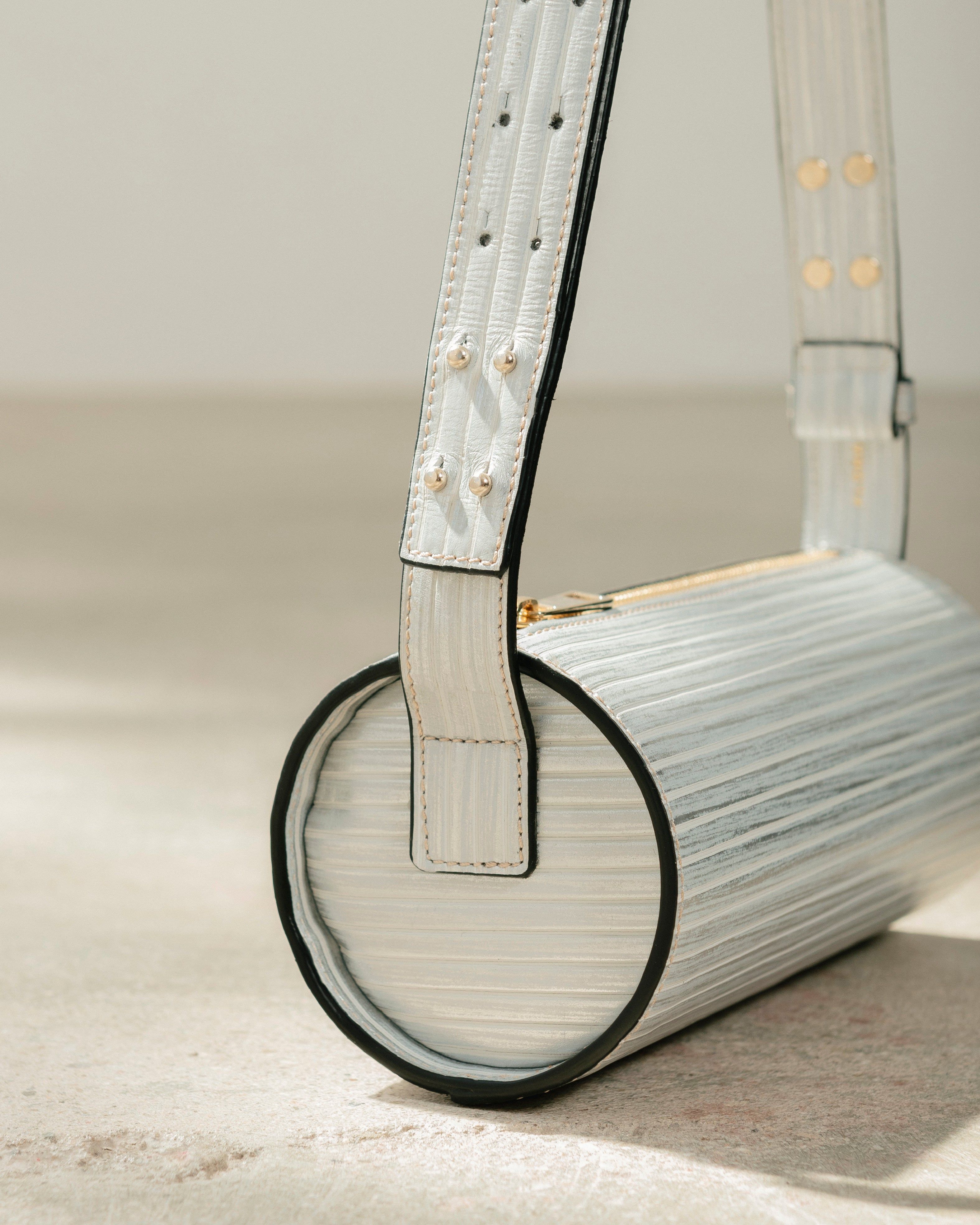 The I Pleated Shimmer Silver sold by Alohas product image thumbnail 5