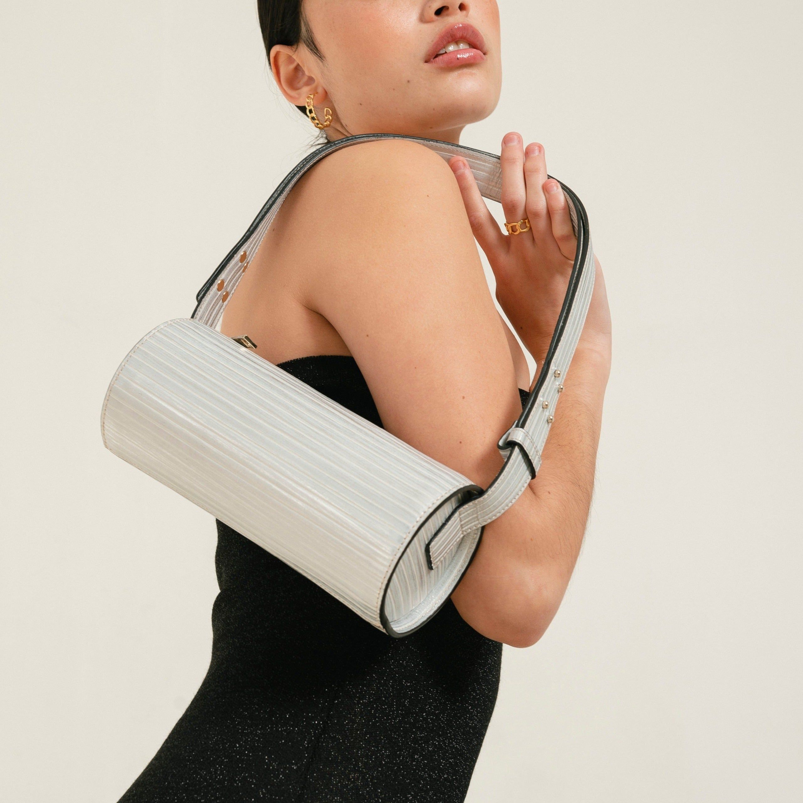 The I Pleated Shimmer Silver sold by Alohas product image thumbnail 3