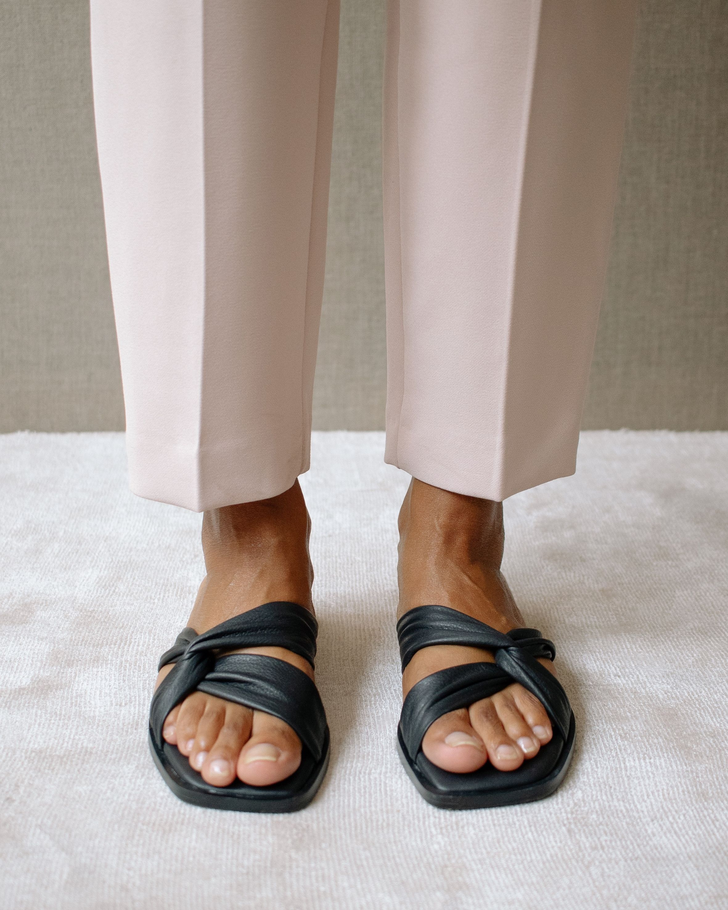 Nomad Black sold by Alohas product image thumbnail 4