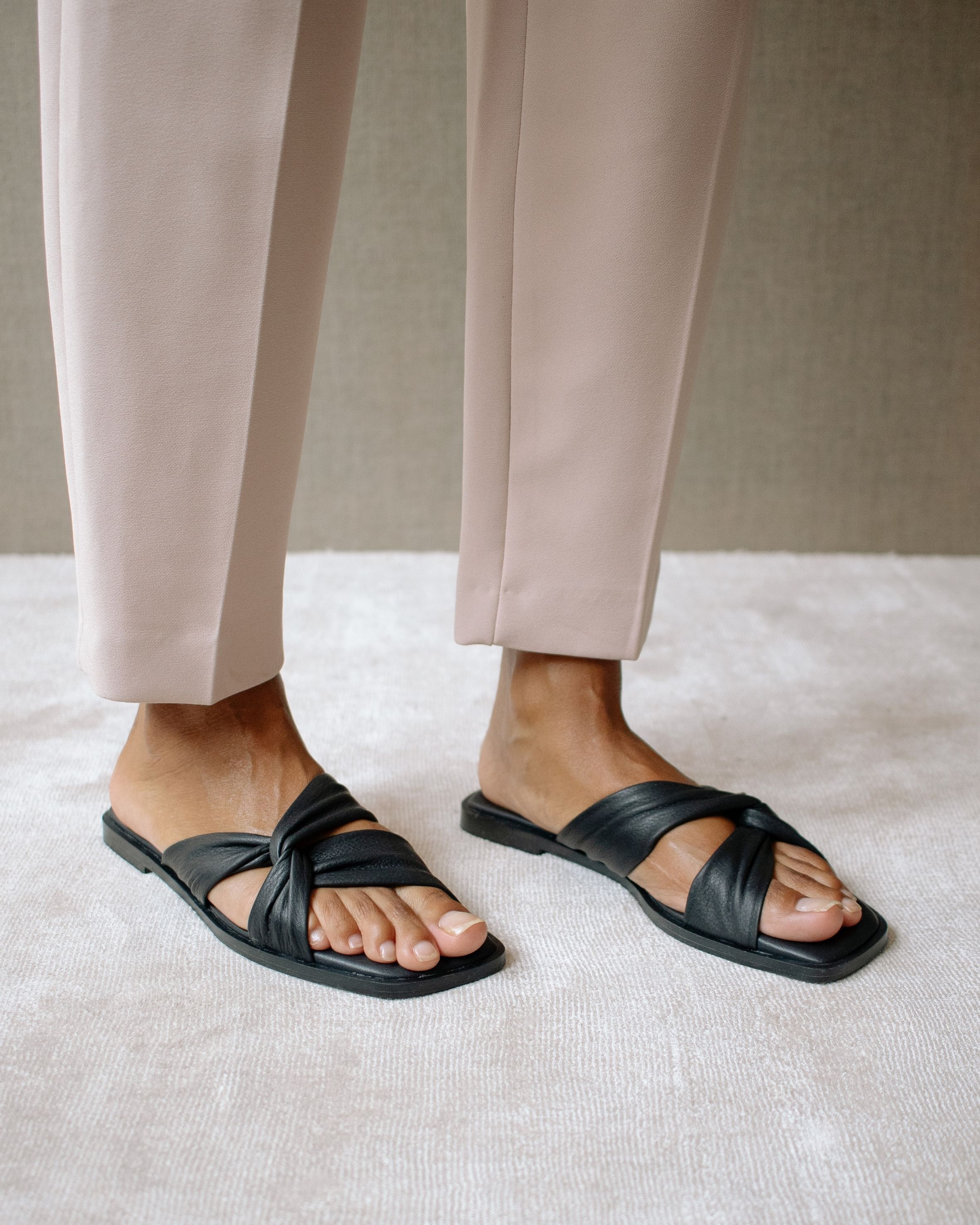 Nomad Black sold by Alohas product image thumbnail 5