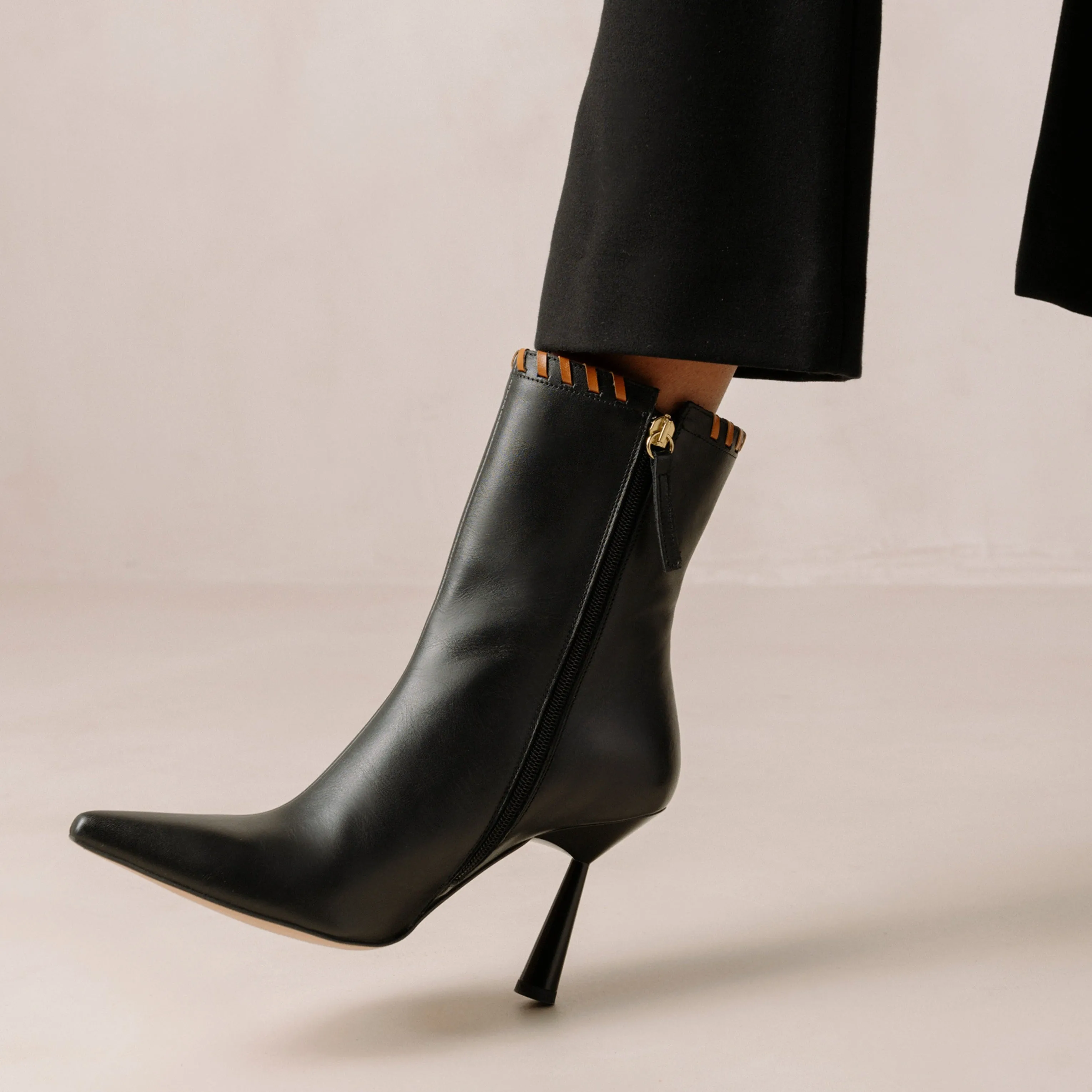 Leo Black sold by Alohas product image thumbnail 3