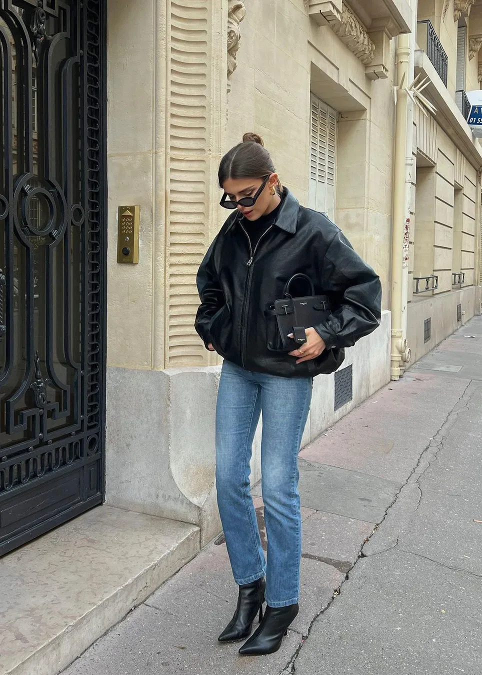 Leo Black sold by Alohas product image thumbnail 2