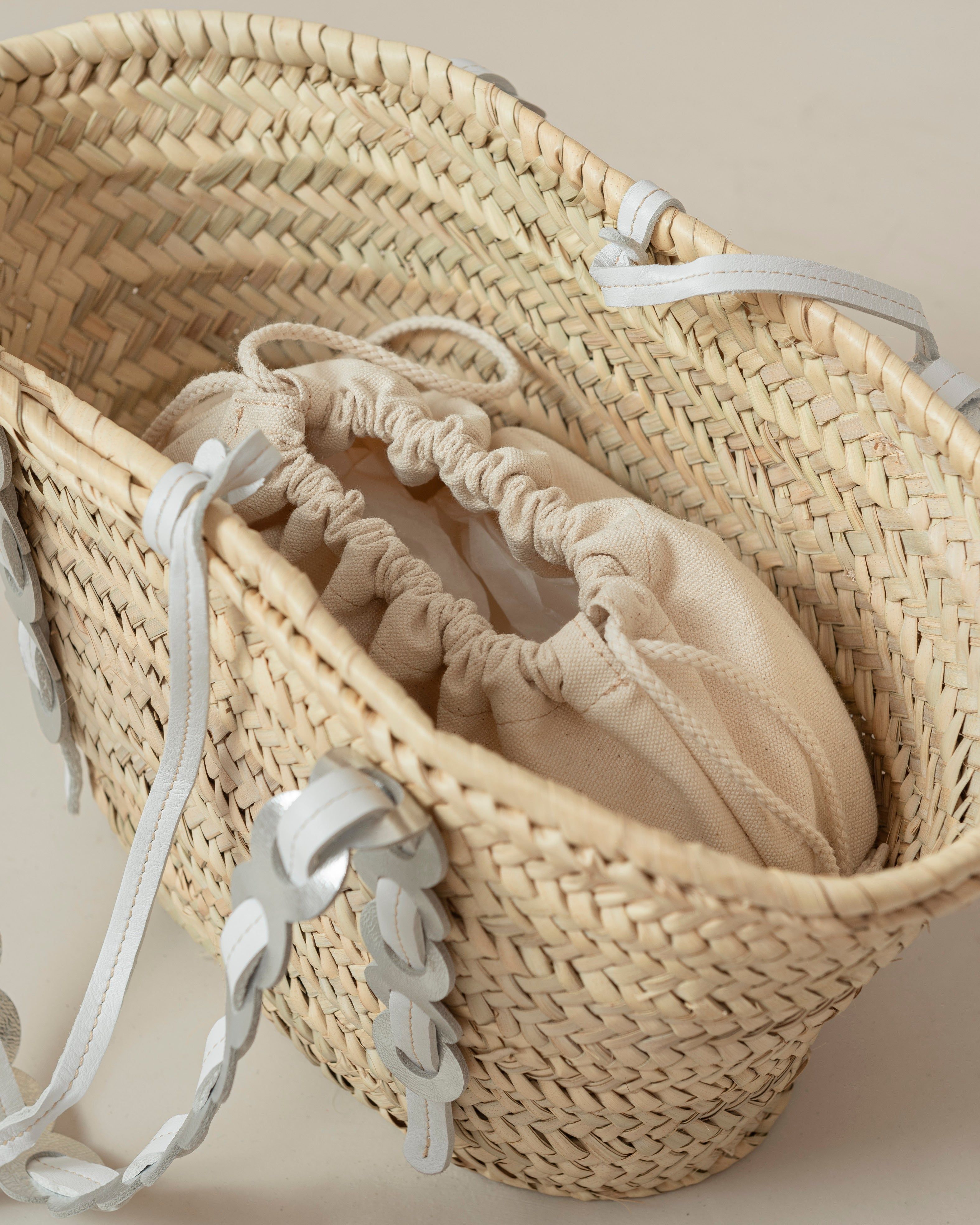 Palmette Silver Bright White sold by Alohas product image thumbnail 5