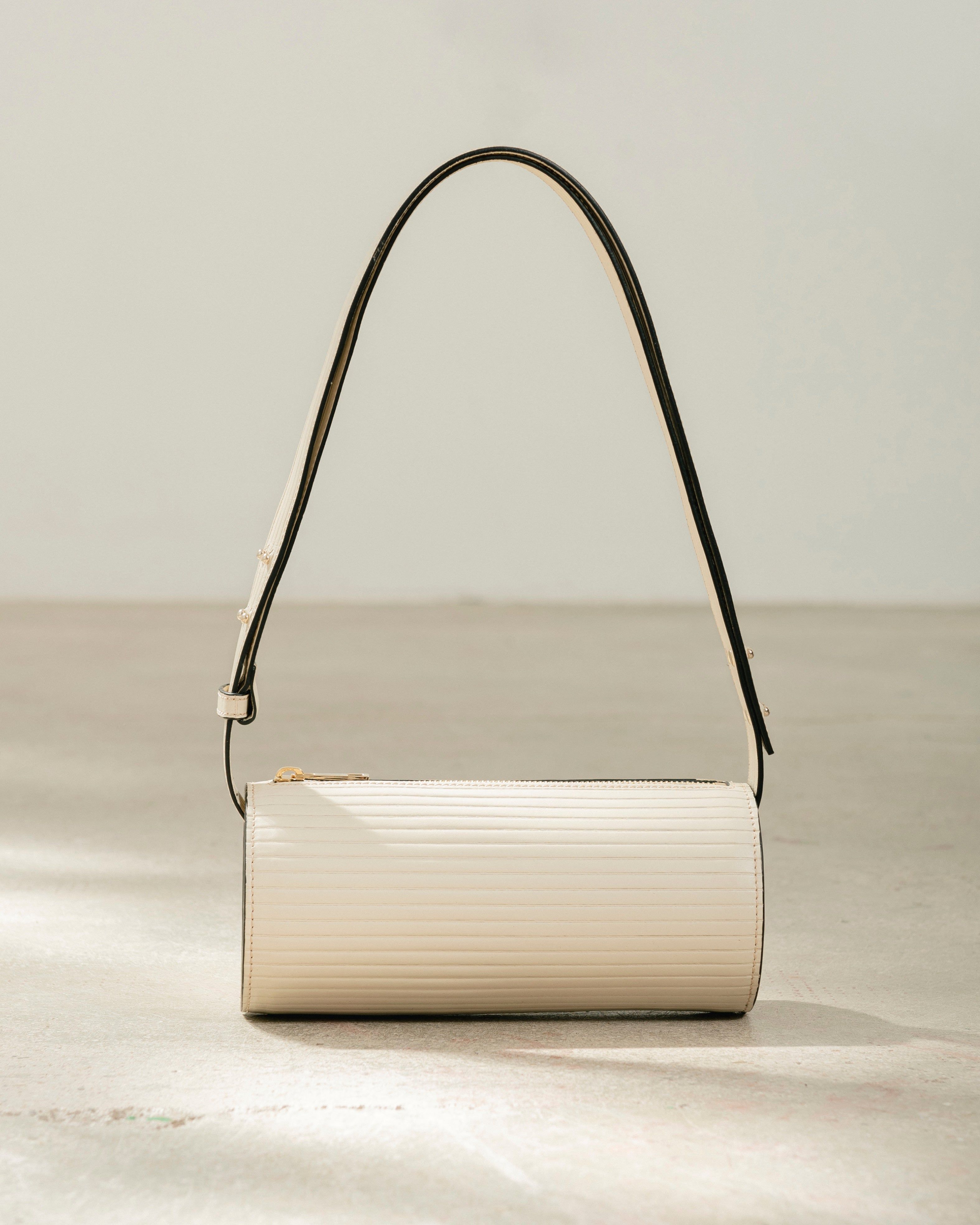 The I Pleated Cream Leather Shoulder Bag sold by Alohas product image thumbnail 5