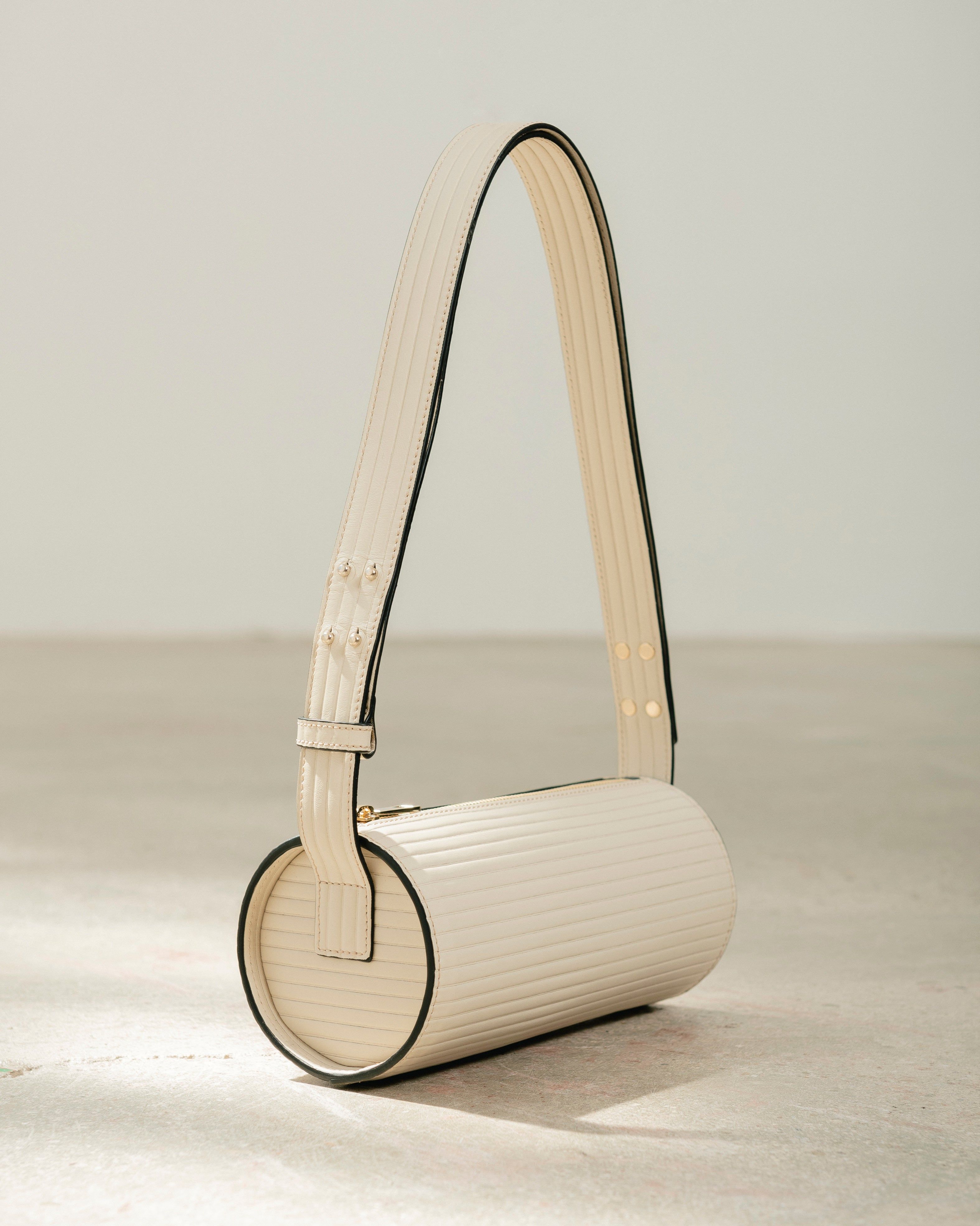 The I Pleated Cream Leather Shoulder Bag sold by Alohas product image thumbnail 2