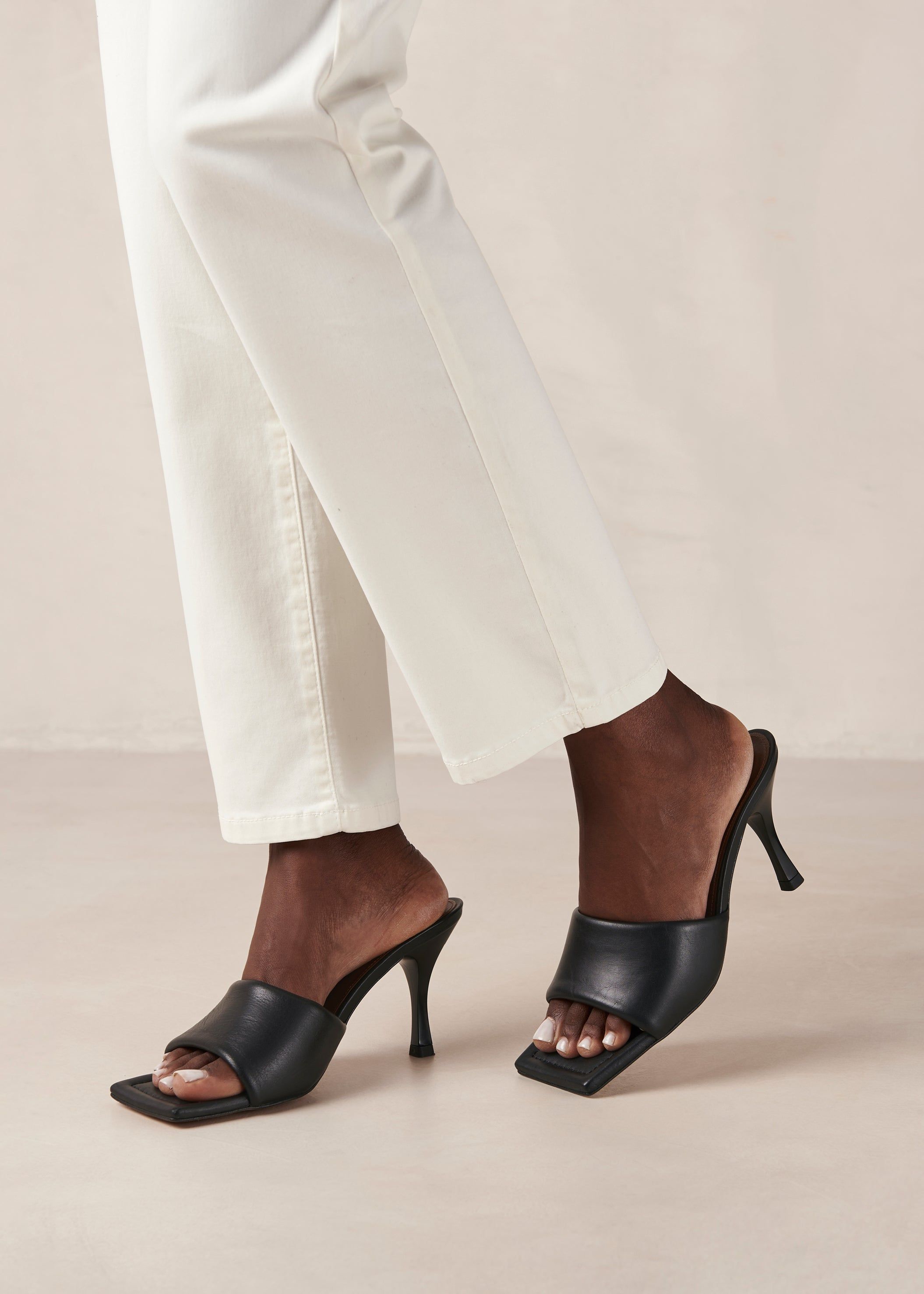 Puffy Black sold by Alohas