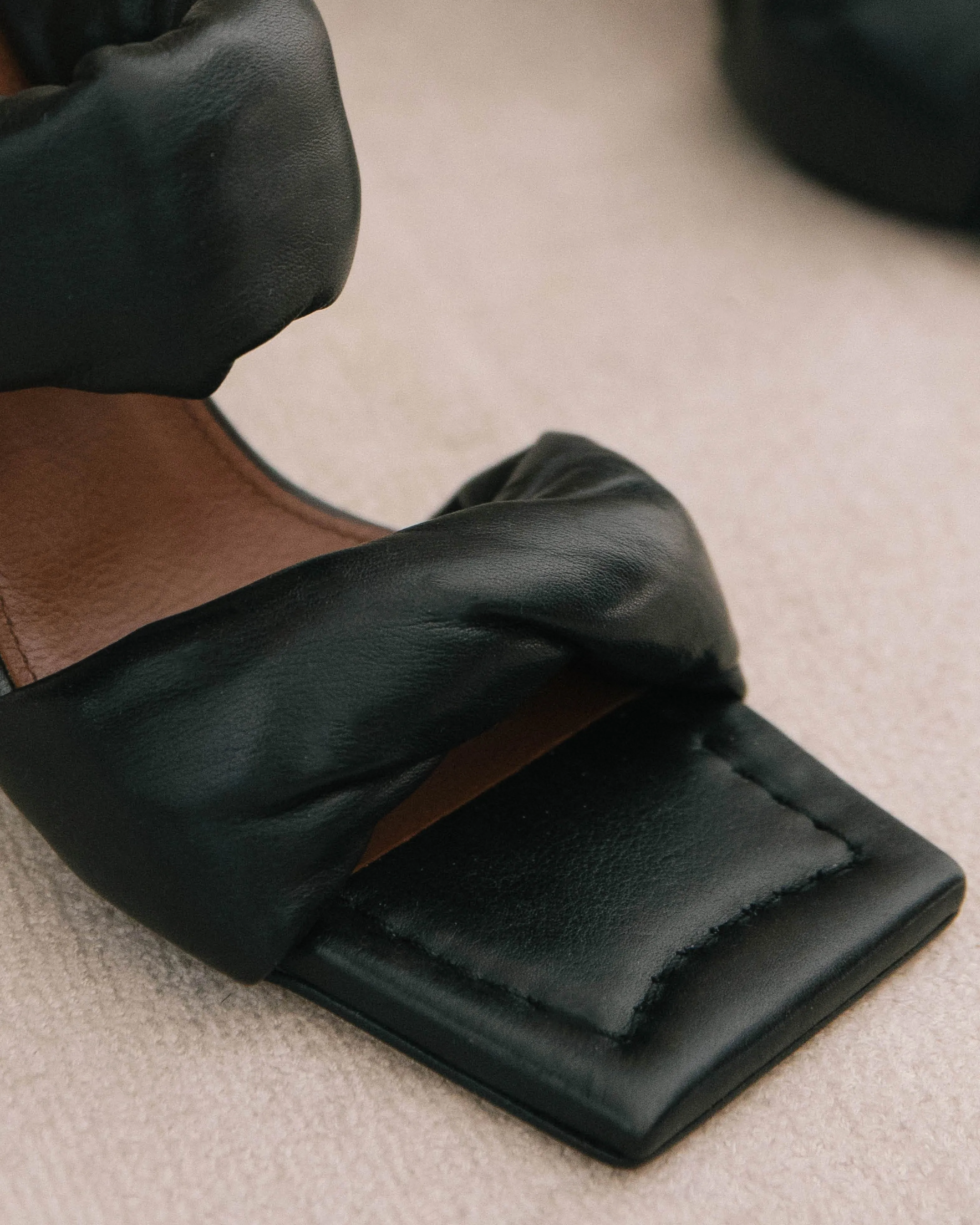 Twist Strap Black sold by Alohas product image thumbnail 2