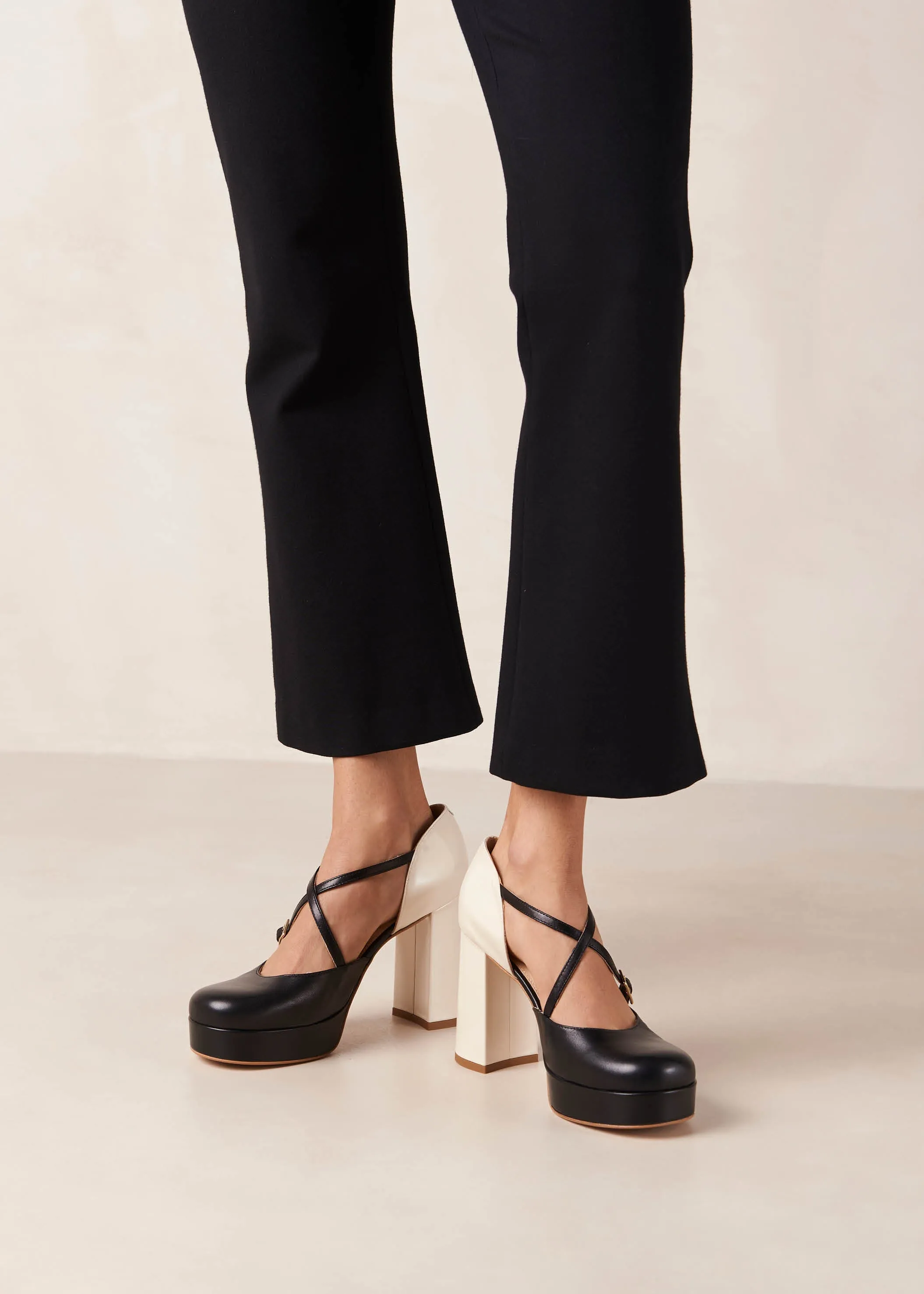 Lana Bicolor Black Cream Leather Pumps sold by Alohas product image thumbnail 4