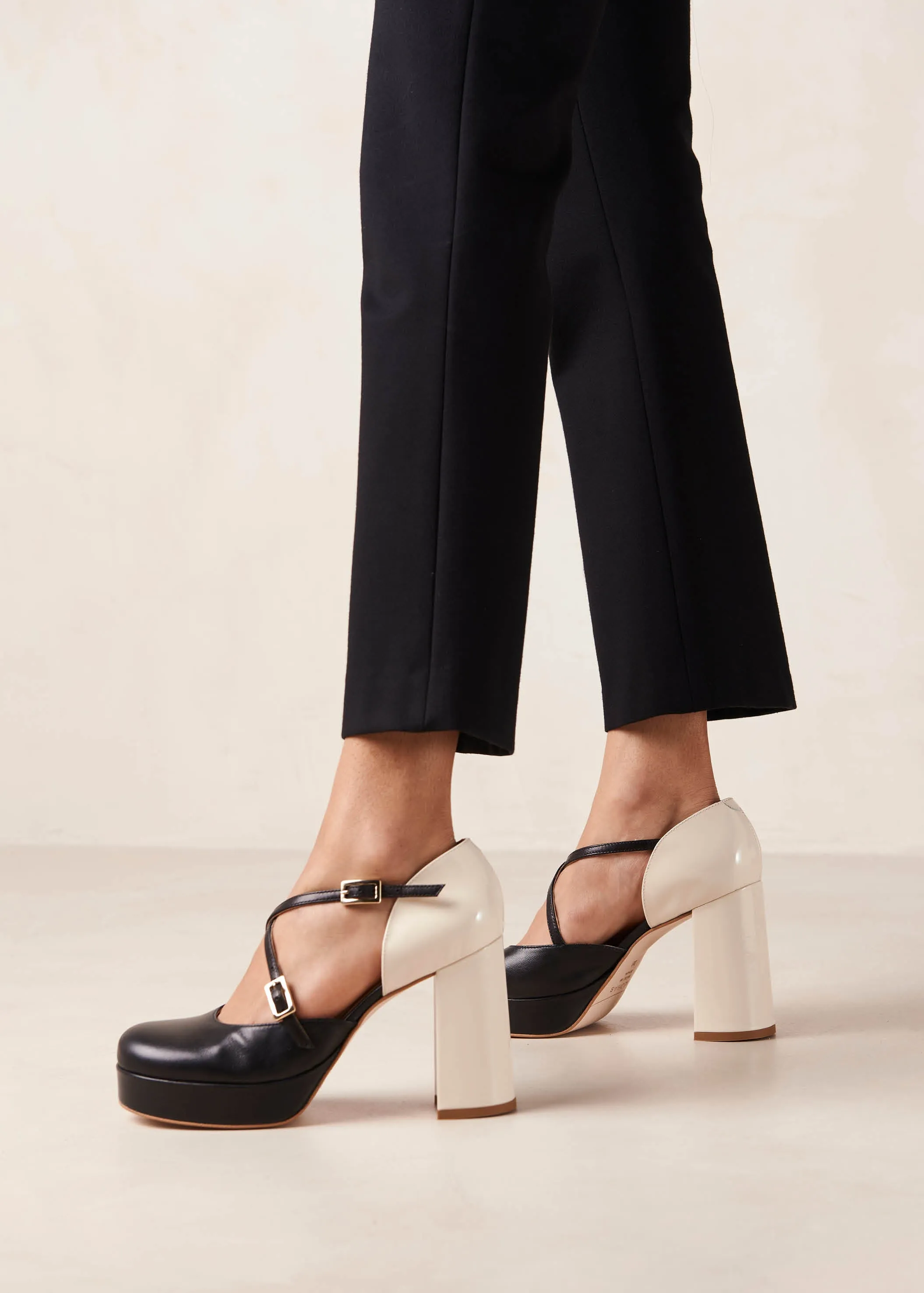 Lana Bicolor Black Cream Leather Pumps sold by Alohas product image thumbnail 2