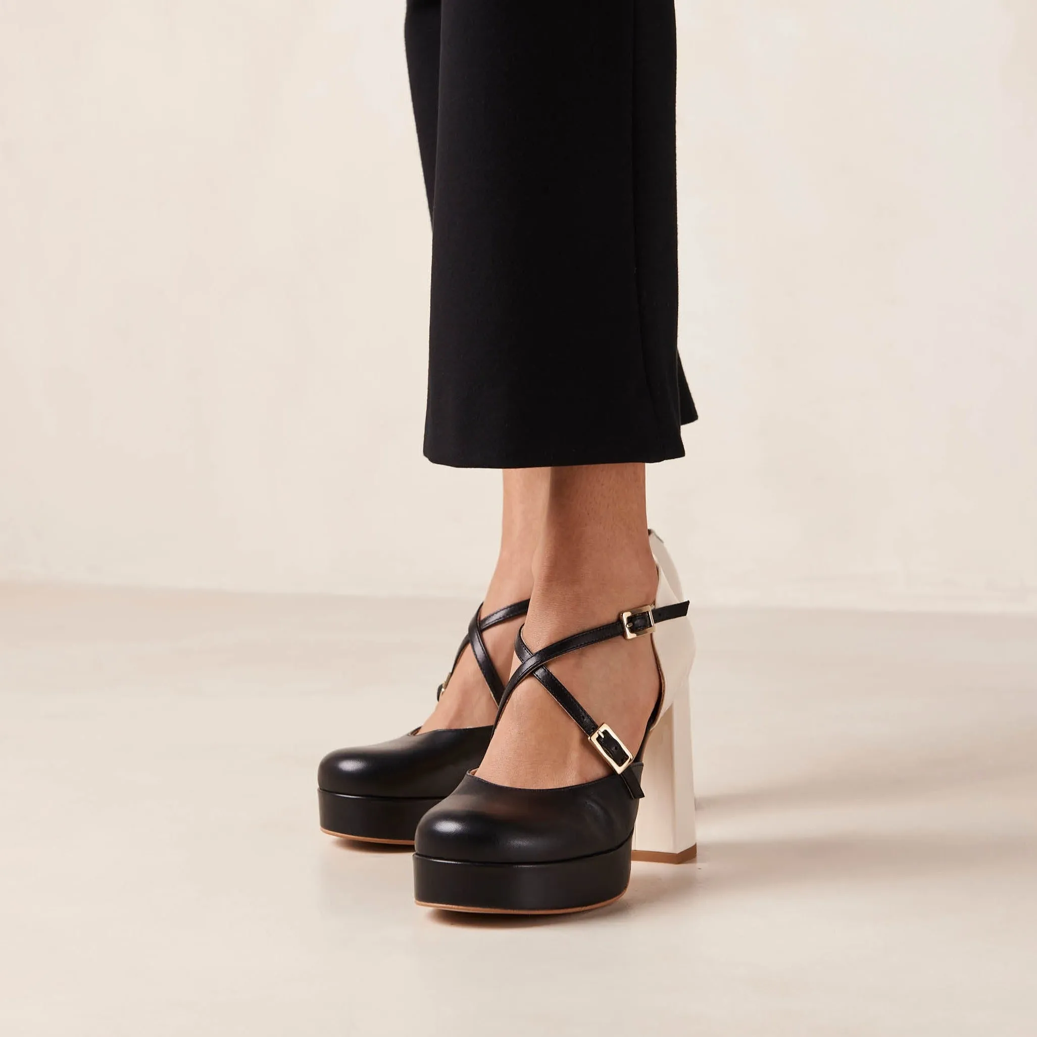 Lana Bicolor Black Cream Leather Pumps sold by Alohas product image thumbnail 3