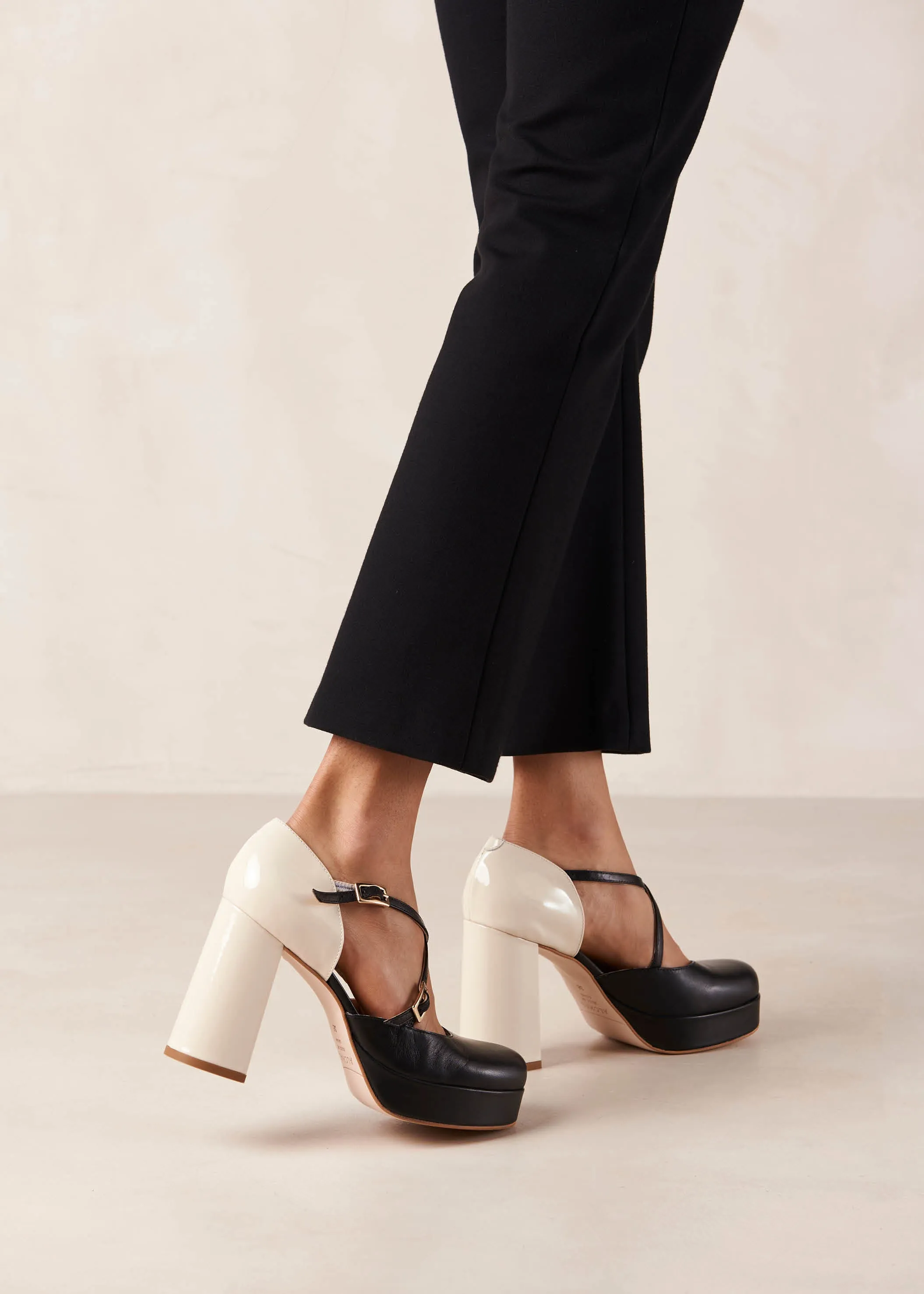 Lana Bicolor Black Cream Leather Pumps sold by Alohas product image thumbnail 5