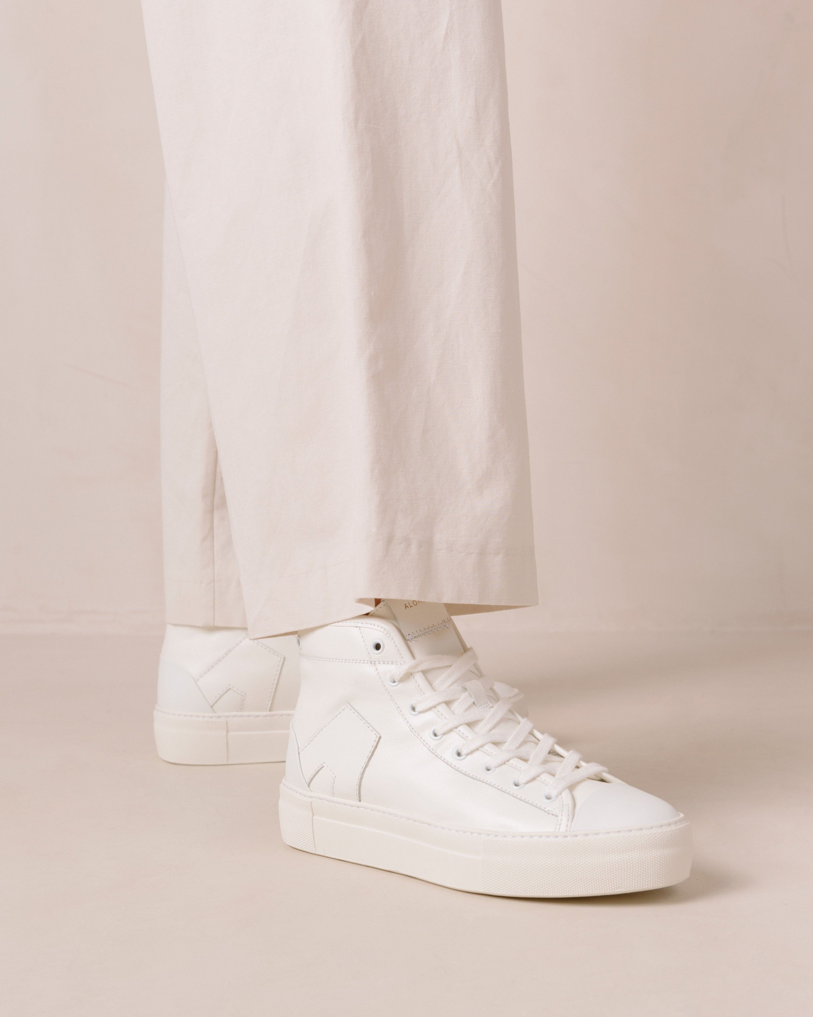 Tb.35 Cream Sneakers sold by Alohas product image thumbnail 4