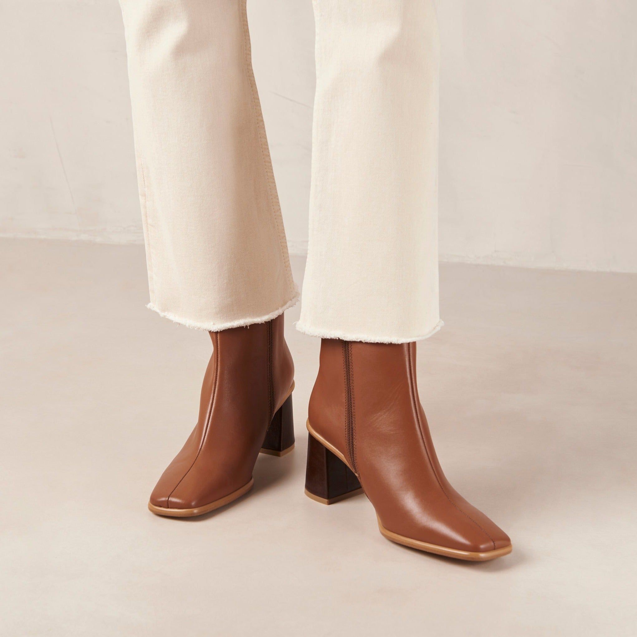West Cape Vintage Tan sold by Alohas product image thumbnail 3