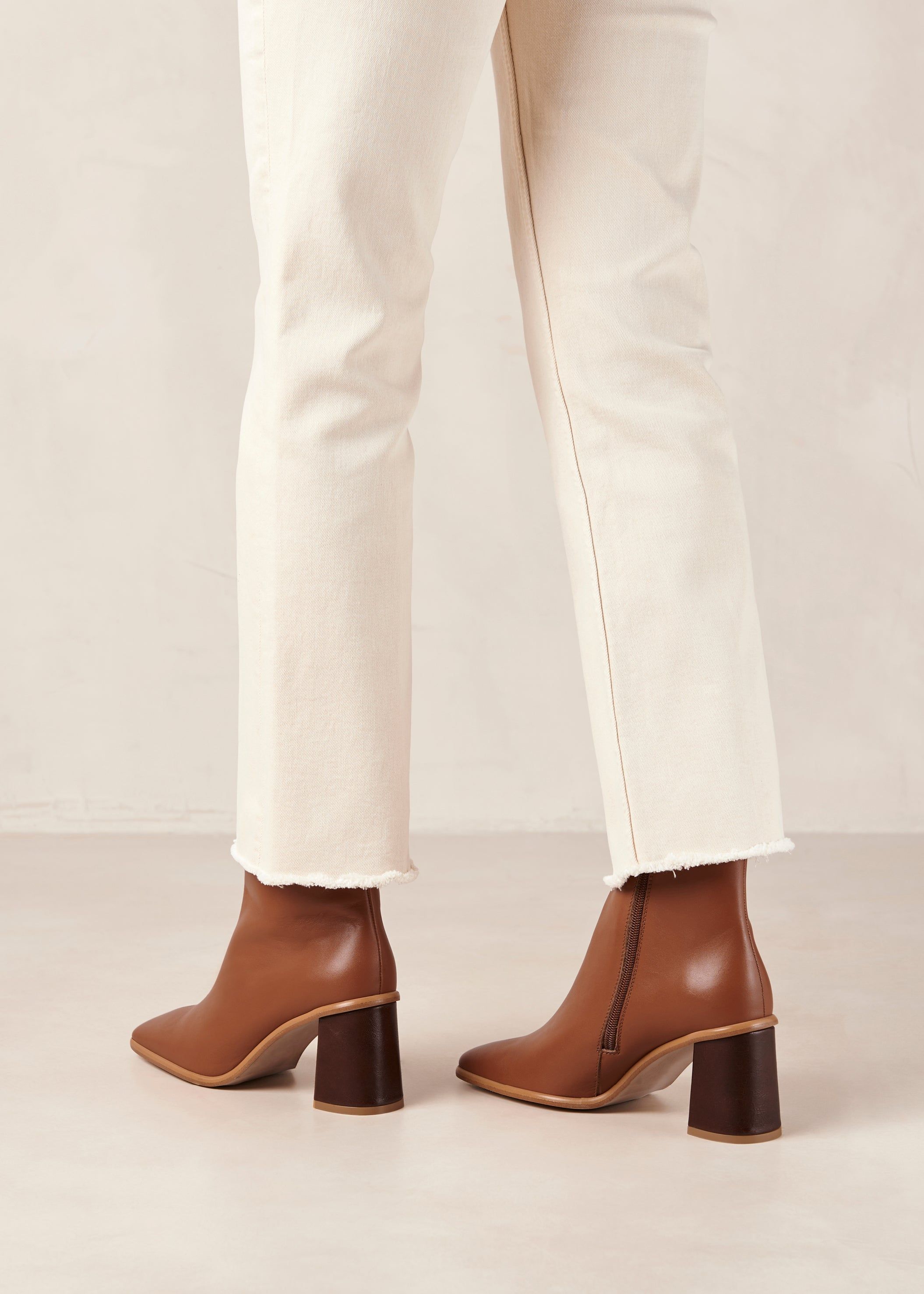 West Cape Vintage Tan sold by Alohas product image thumbnail 5