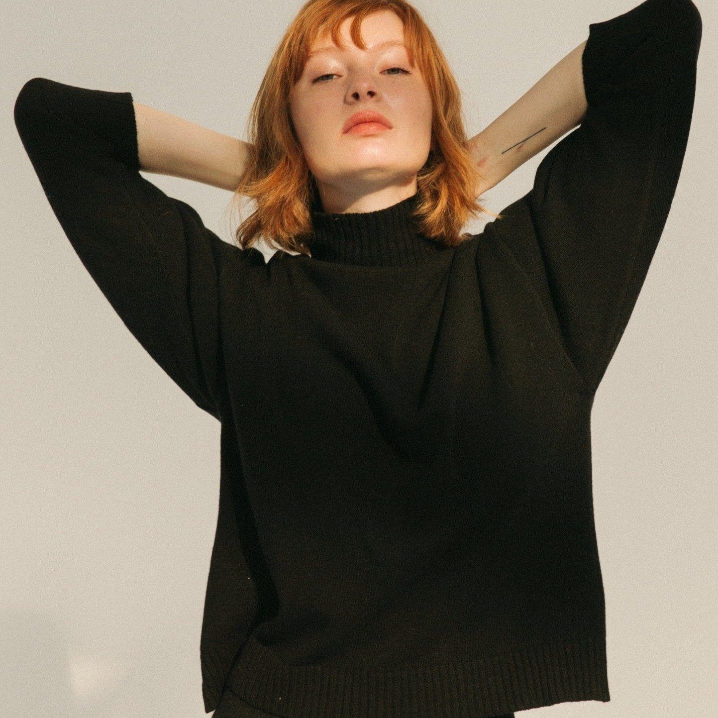 Passenger Top Black sold by Alohas product image thumbnail 3