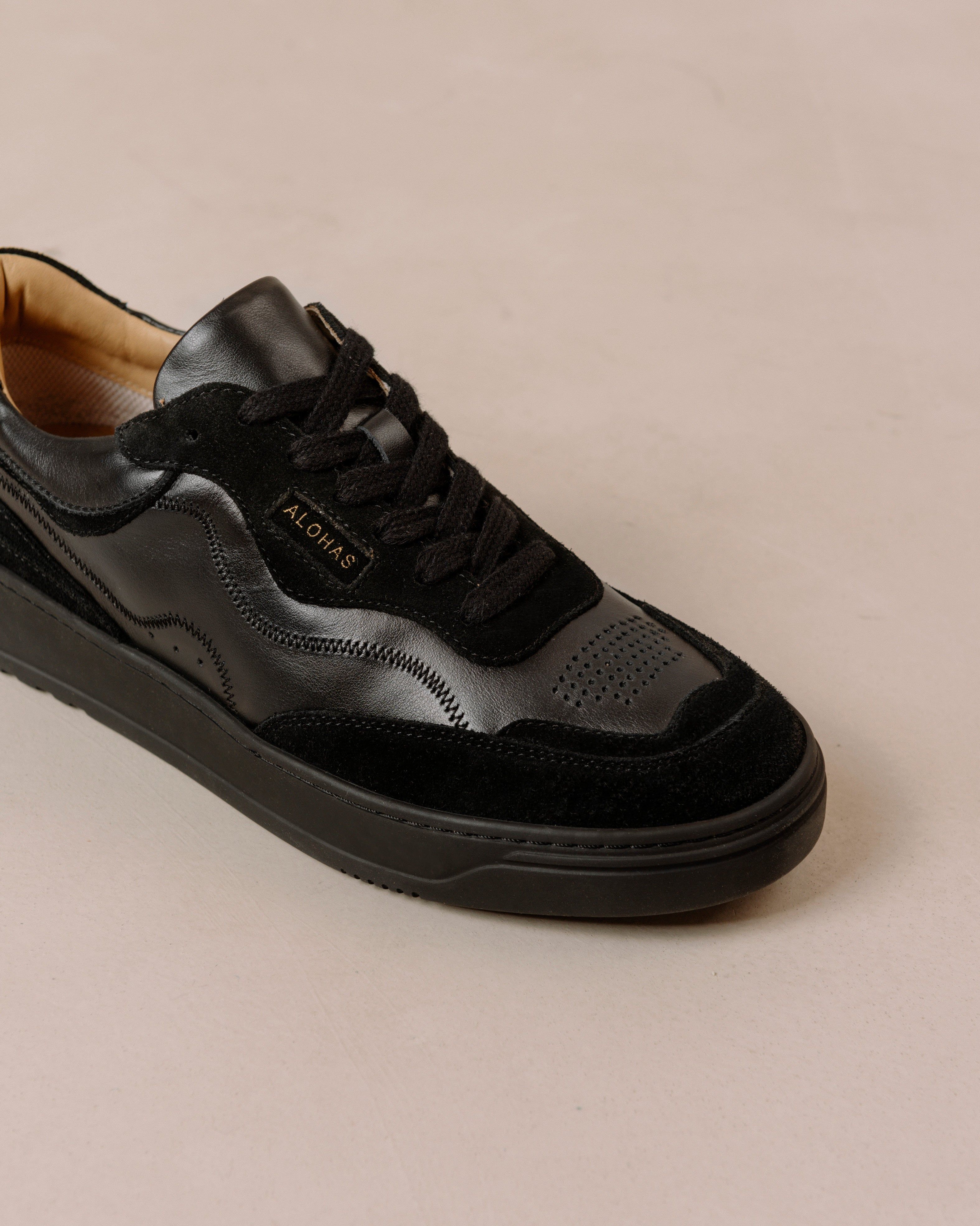 Tb.87 Total Black sold by Alohas product image thumbnail 5