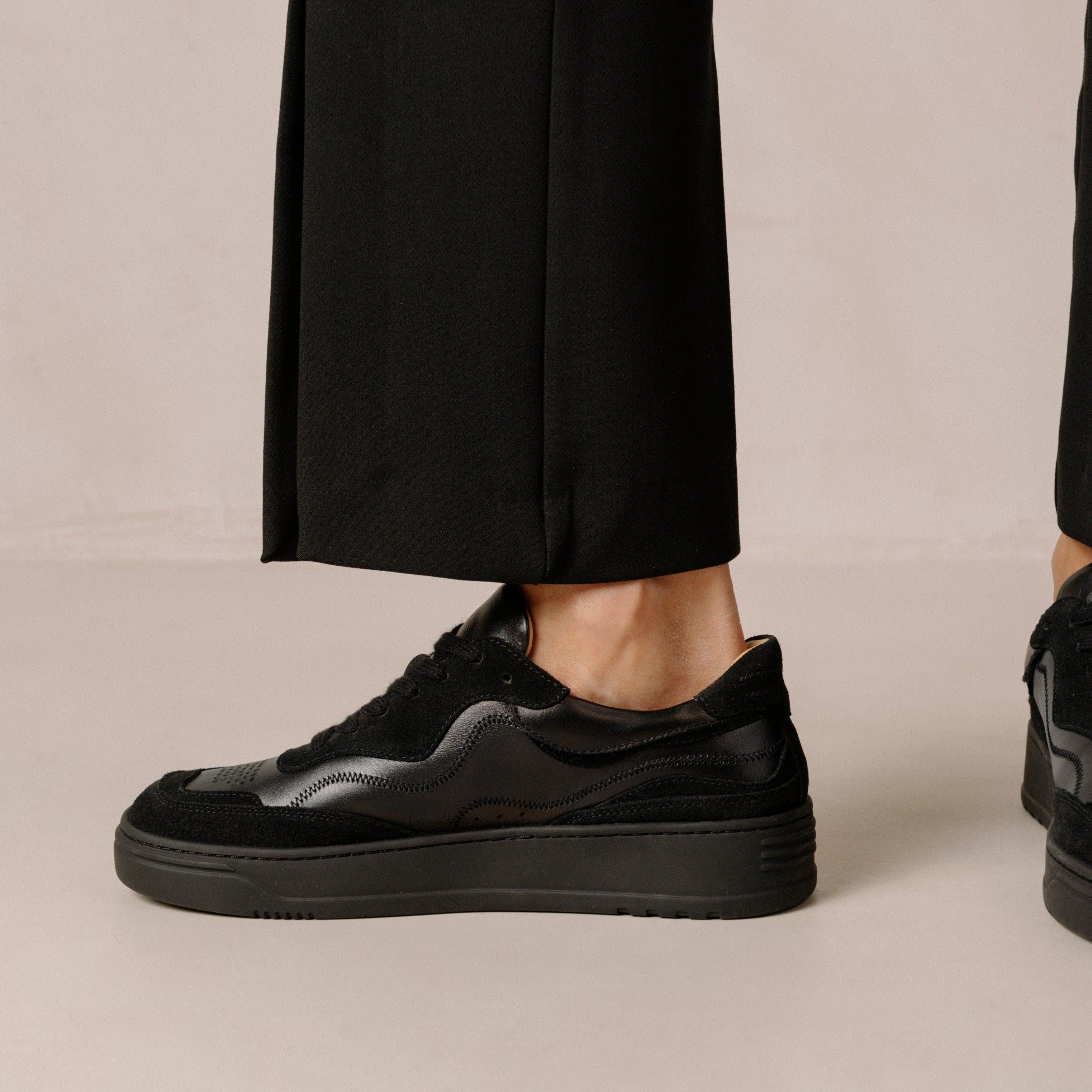 Tb.87 Total Black sold by Alohas product image thumbnail 3