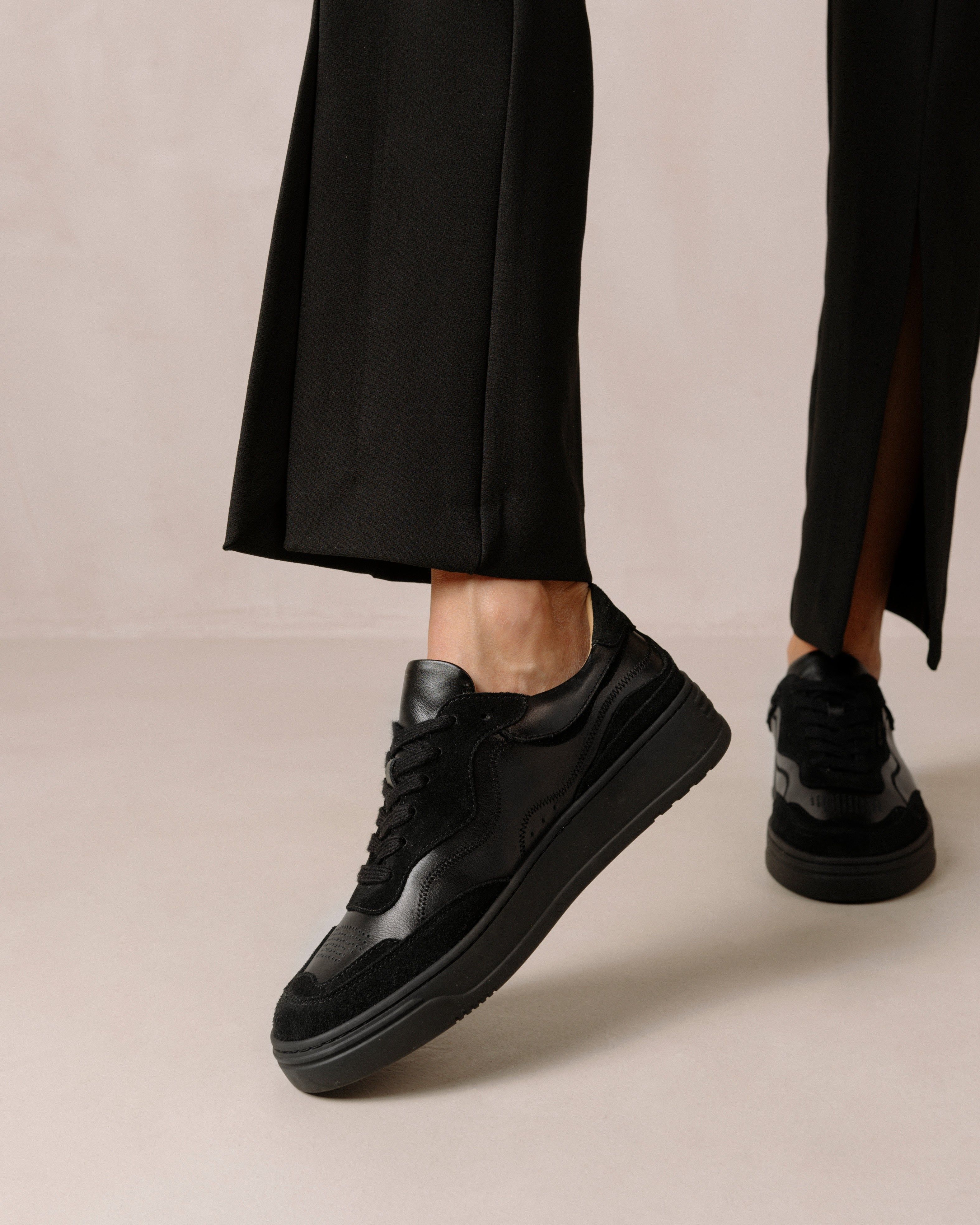 Tb.87 Total Black sold by Alohas product image thumbnail 4