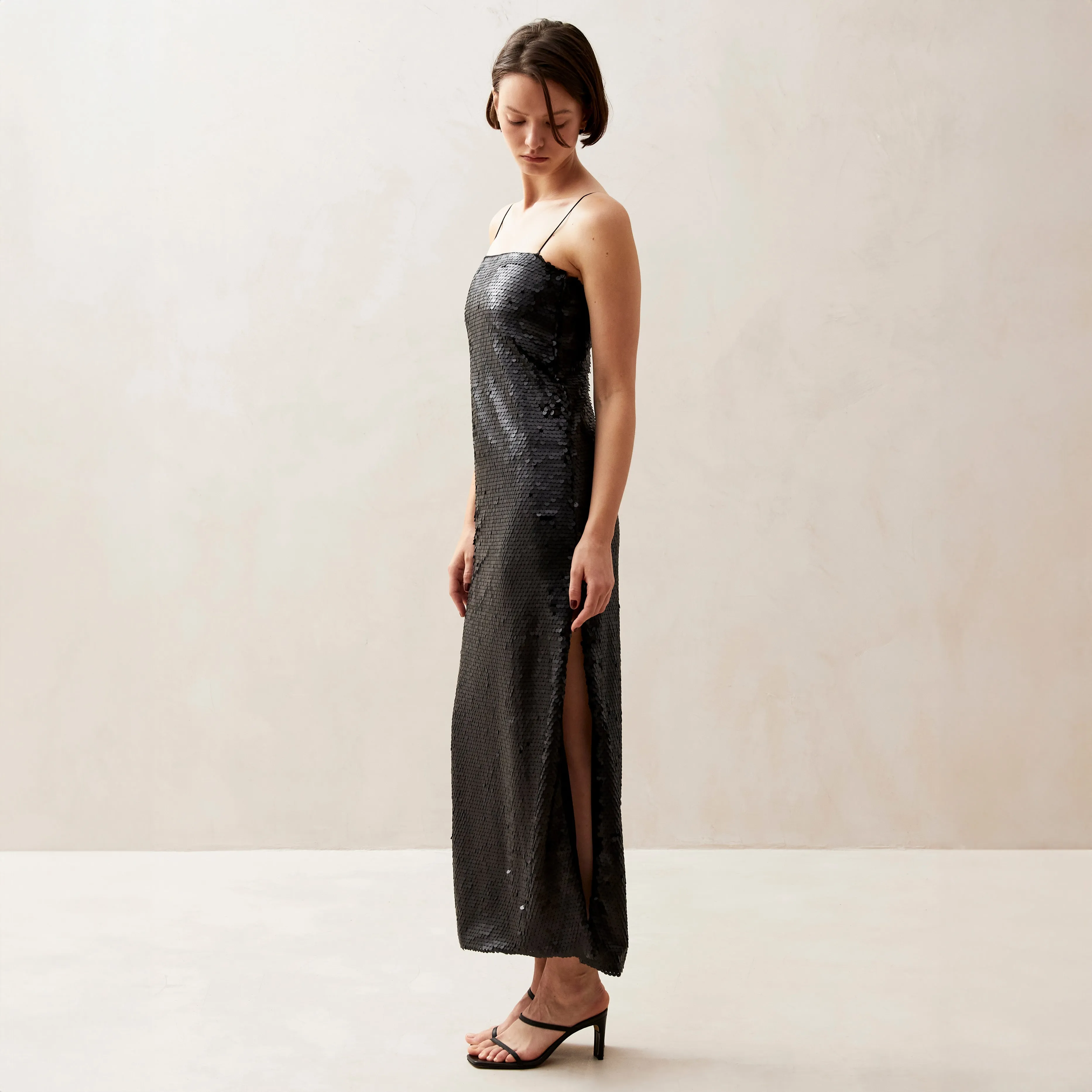 Elmi Black Midi Dress sold by Alohas product image thumbnail 3