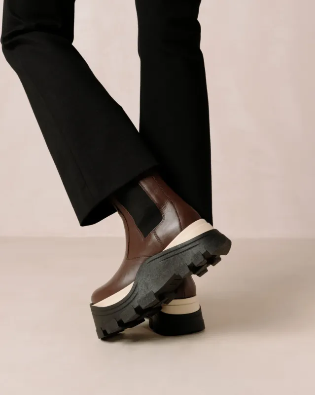 Phoenix Chess Coffee Brown made by Alohas