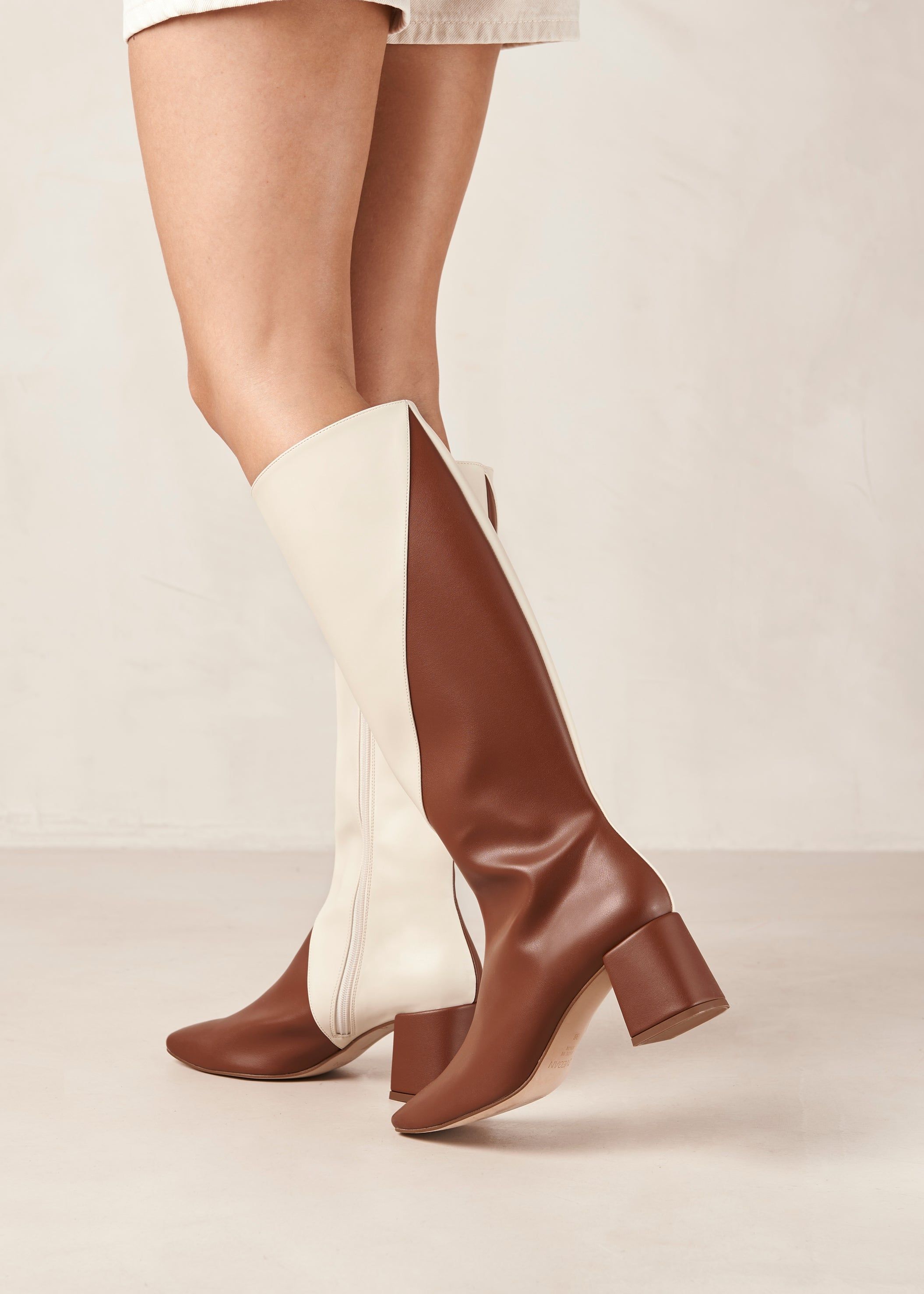 Chalk Gingerbread Brown Warm White sold by Alohas product image thumbnail 5