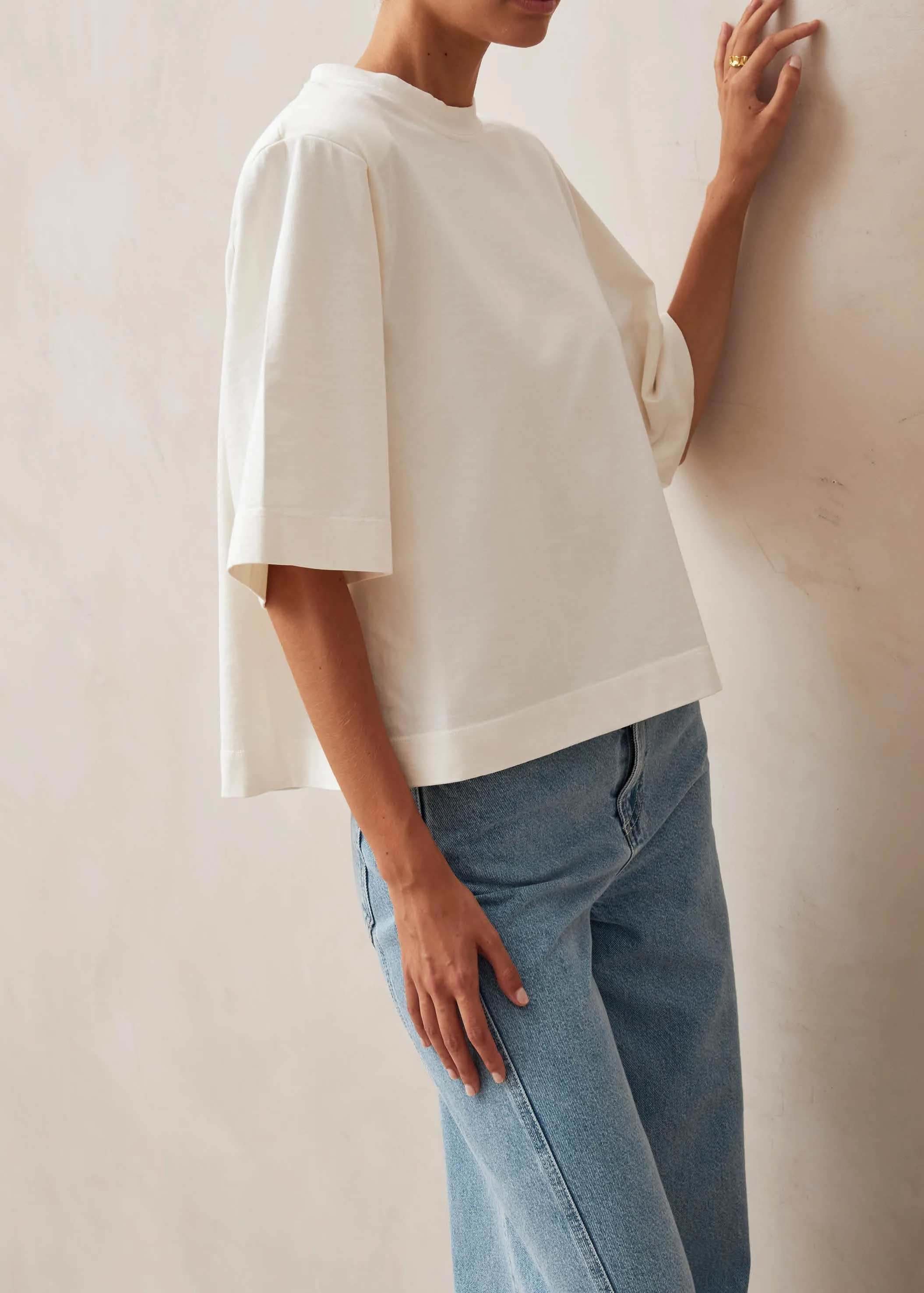 Capa White Tshirt sold by Alohas product image thumbnail 4