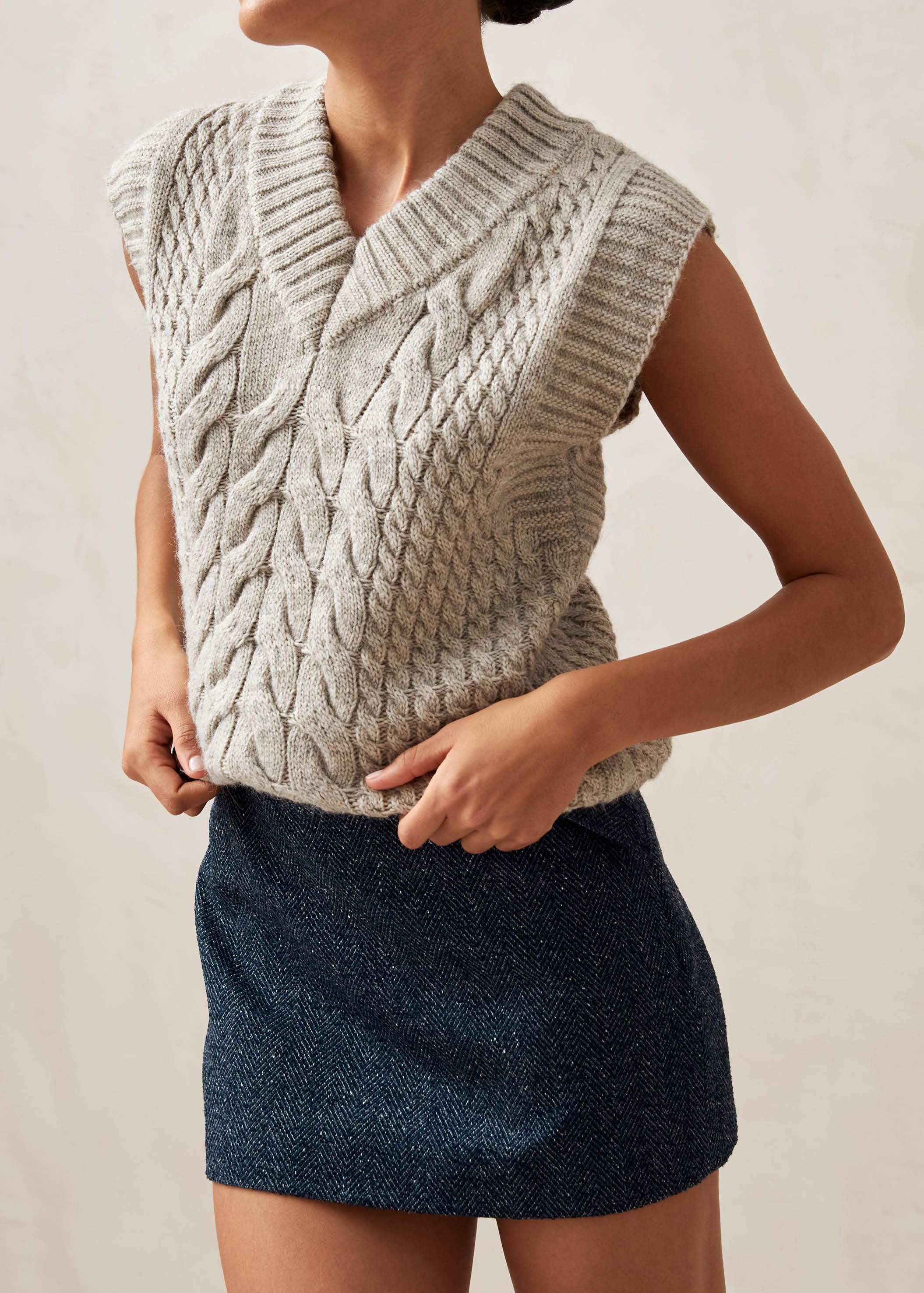 Cosy Gray Tricot Vest sold by Alohas product image thumbnail 2