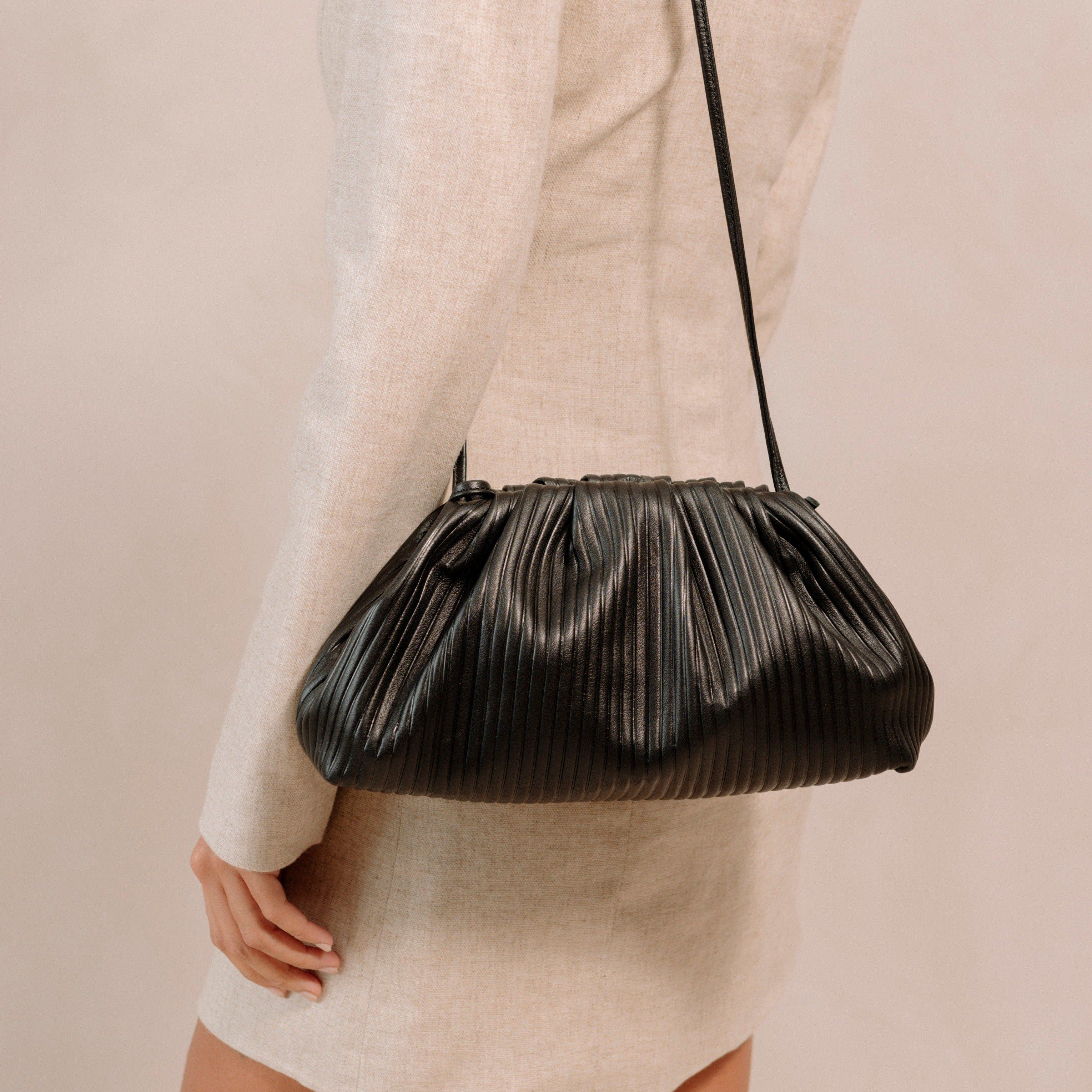 The D Pleated Black sold by Alohas product image thumbnail 3